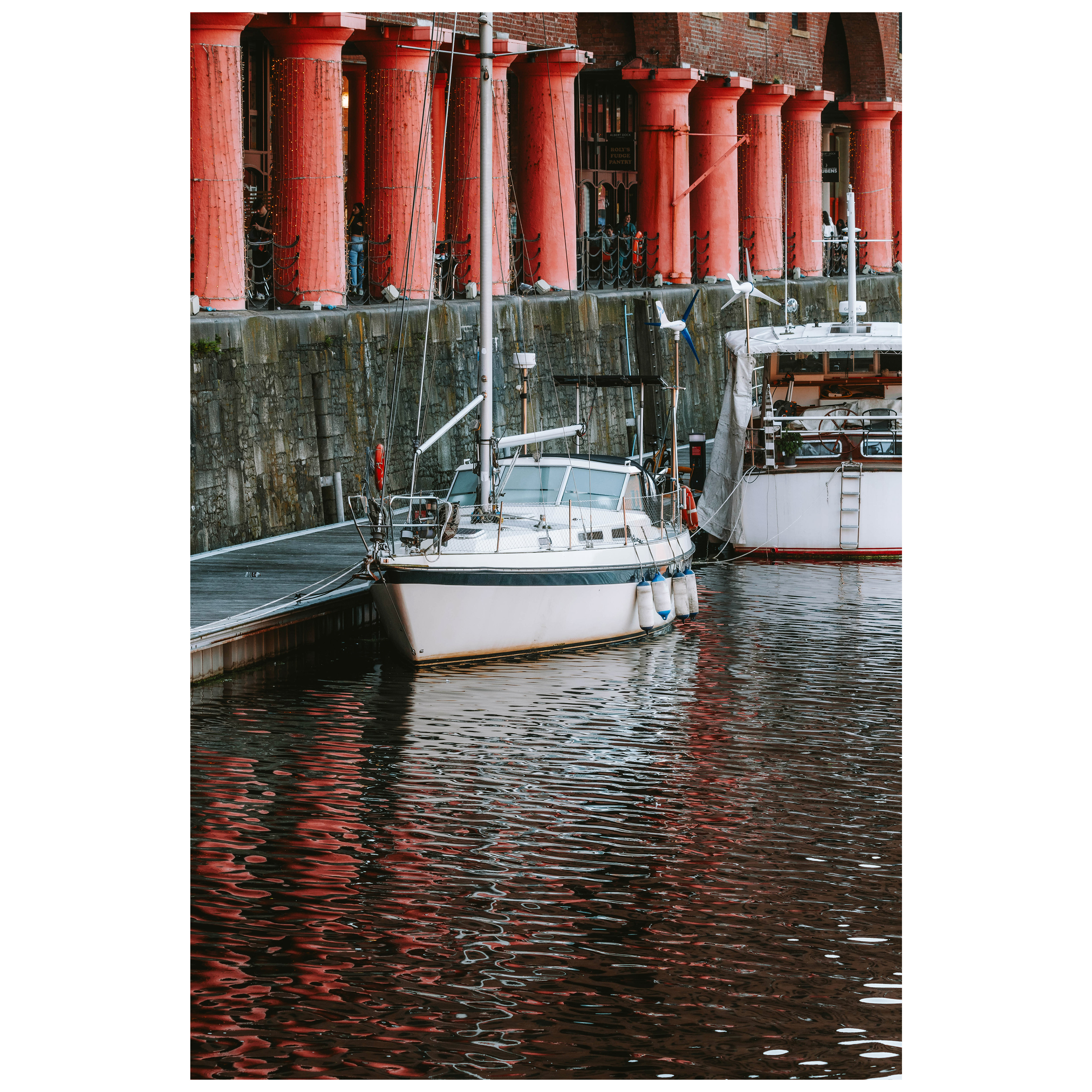 f/8 1/100 ISO 250 100mm