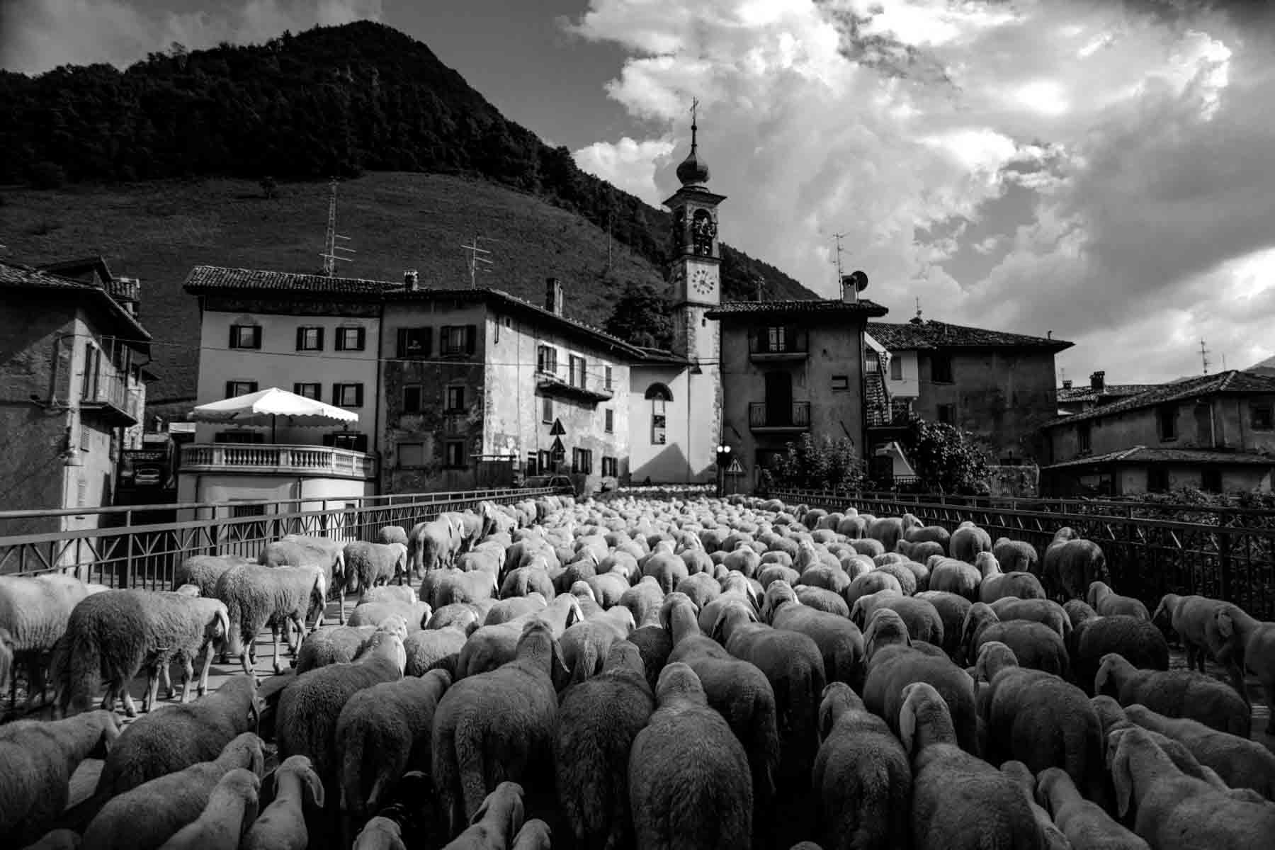 Crossing the bridge toward Bergamo