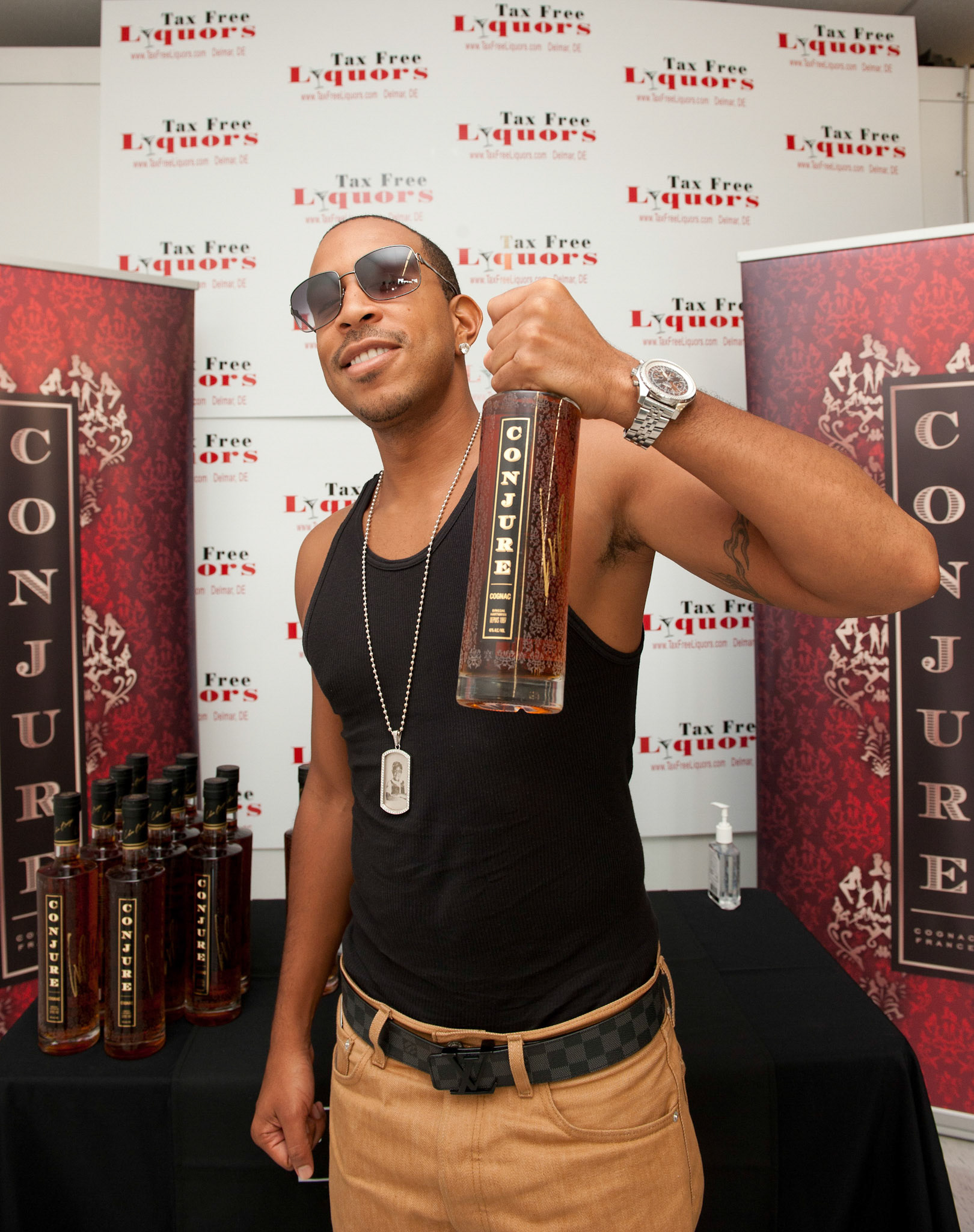 Hip Hop artist Ludacris, shows off Conjure Cognac for patrons of Tax Free  Liquors in Delmar.