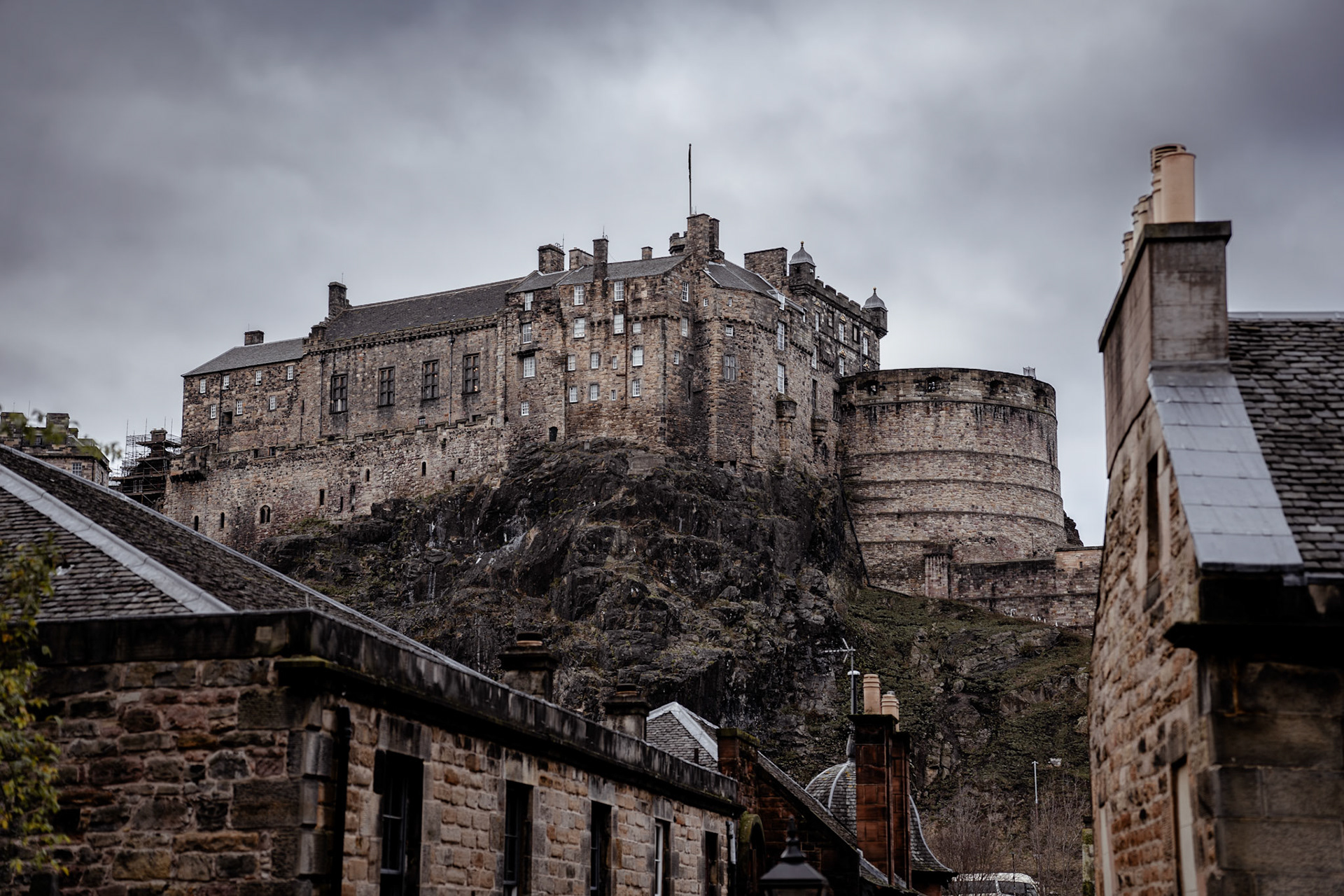 Edinburgh Castle from The Vennel