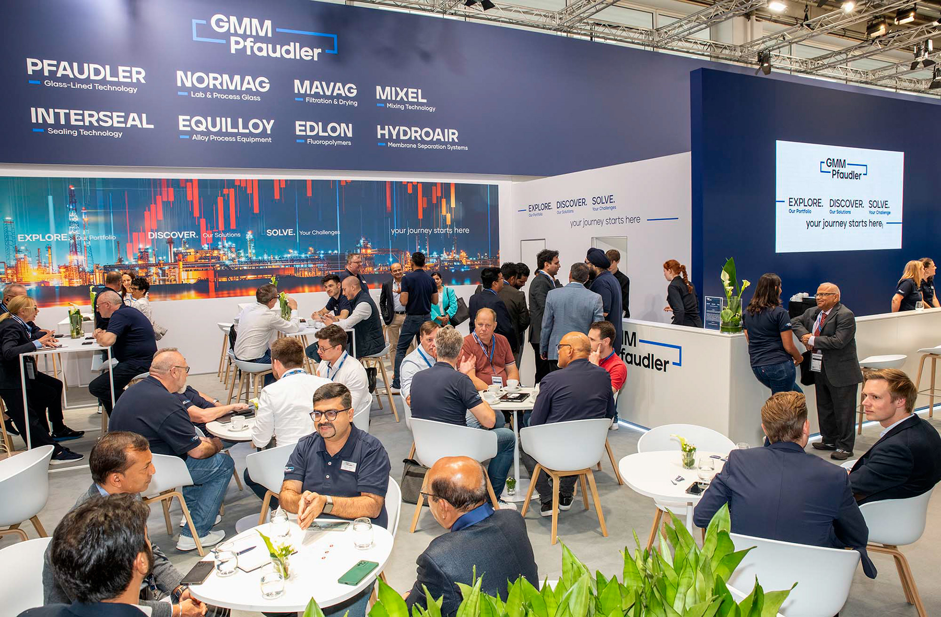 Publikum auf dem Messestand von GMM Pfaudler während der ACHEMA 2024 in Frankfurt. Messe Fotografie - Klaus Ohlenschläger Fotograf Frankfurt