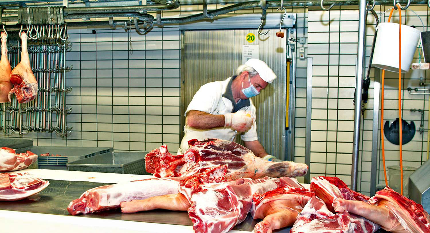 Mitarbeiter in einer Fleischerei - Fotograf Frankfurt Klaus Ohlenschläger