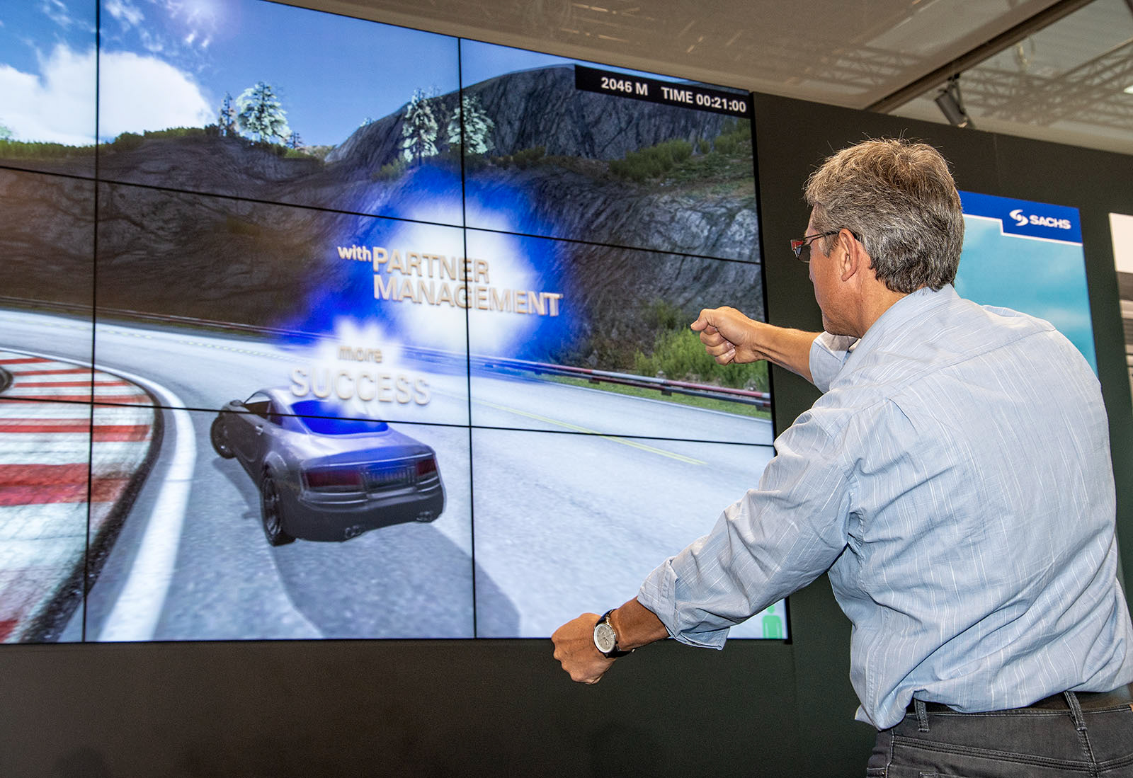 Fahrsimulator auf einem Messestand. Messe Fotografie - Klaus Ohlenschläger Fotograf Frankfurt