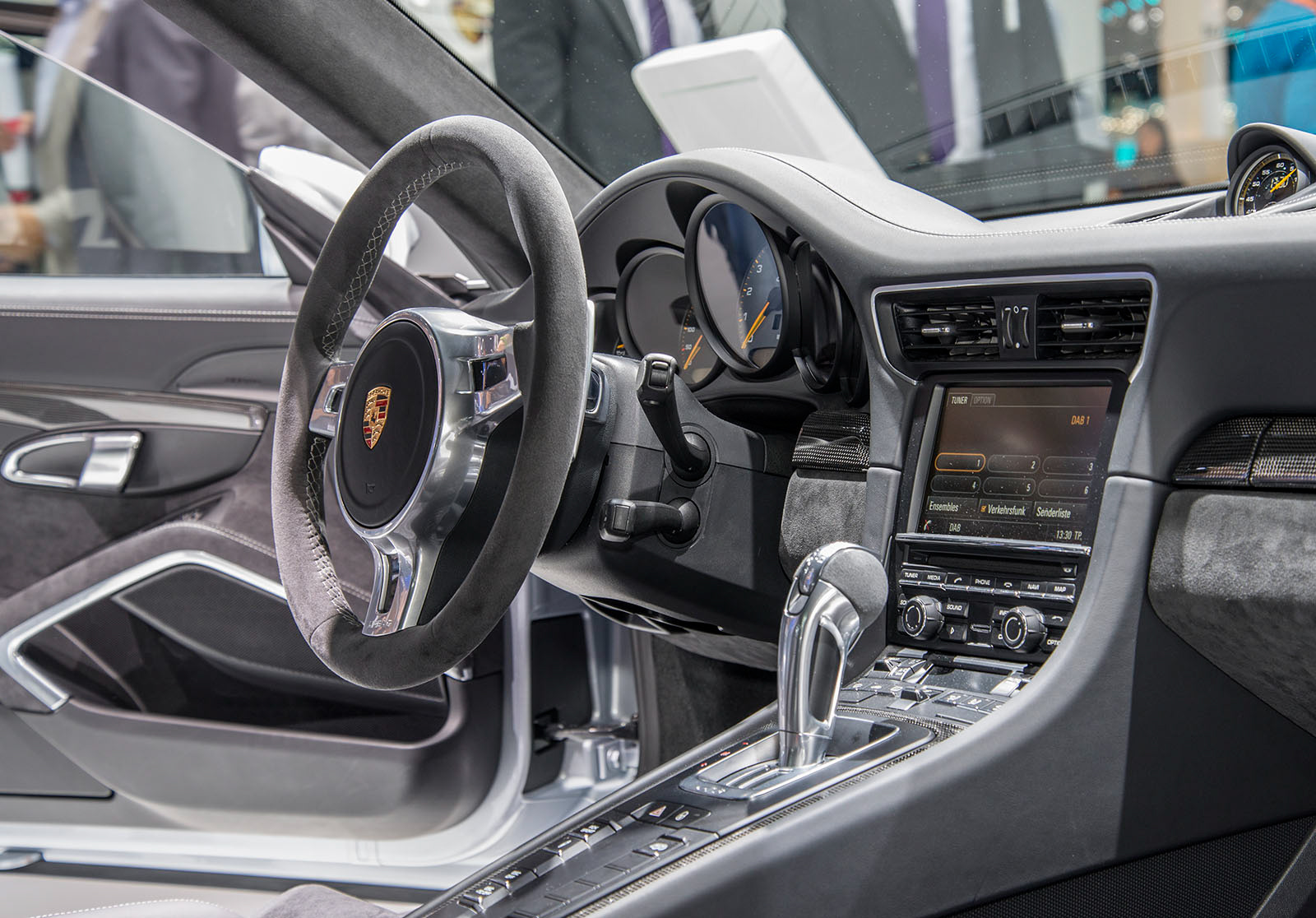 Blick in einen Sportwagen von Porsche auf der IAA in Frankfurt. Messe Fotografie - Klaus Ohlenschläger Fotograf Frankfurt