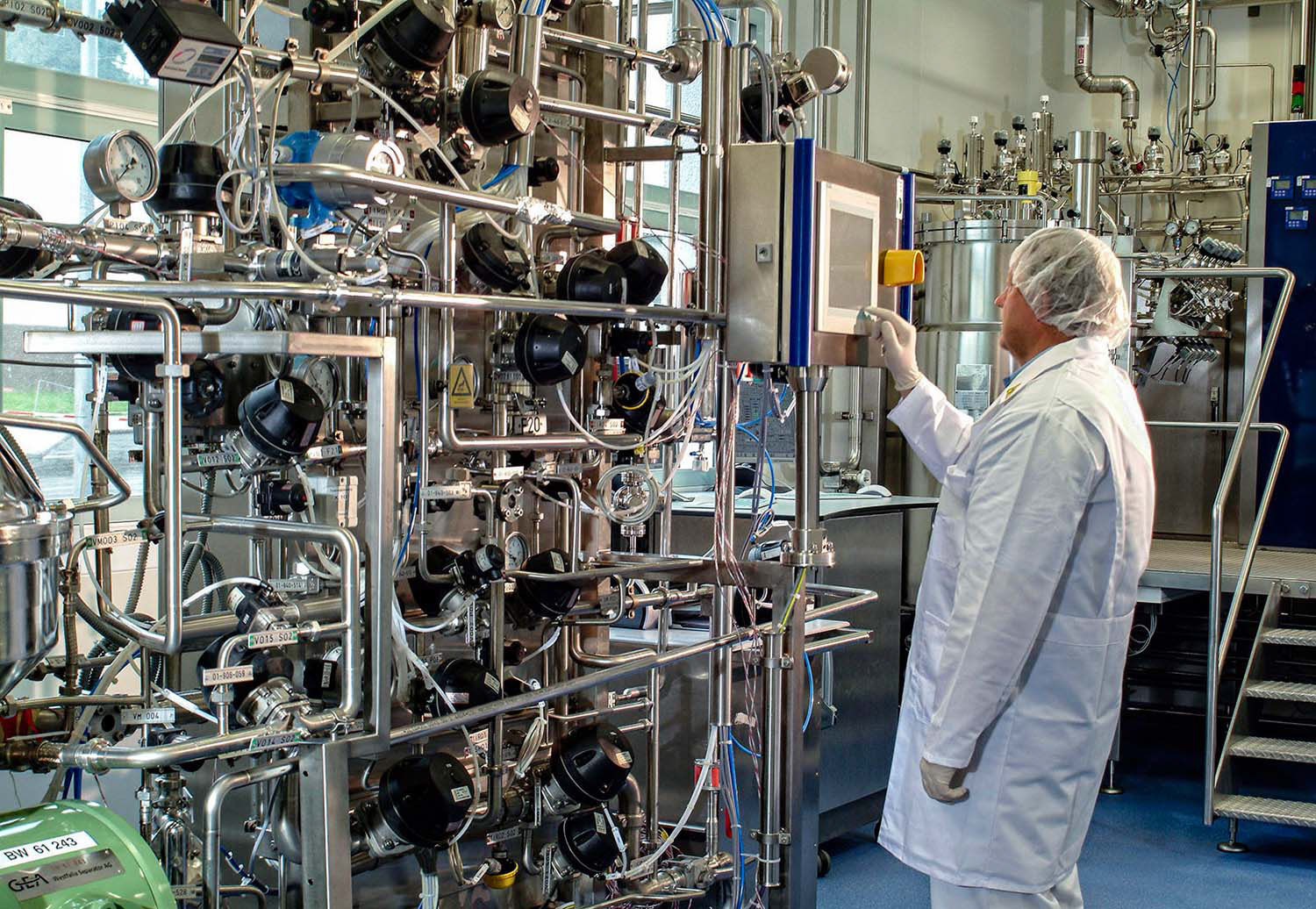 Mitarbeiter in der Produktion in einem Pharmaunternehmen - Fotograf Frankfurt Klaus Ohlenschläger