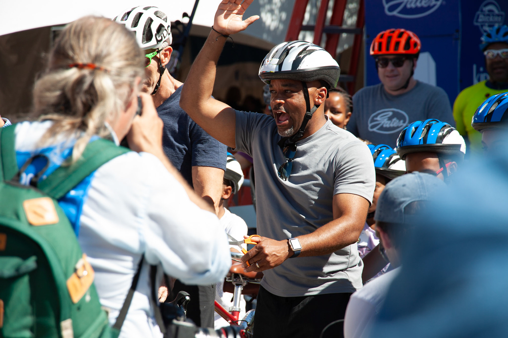 Mayor Hancock cuts the race ribbon