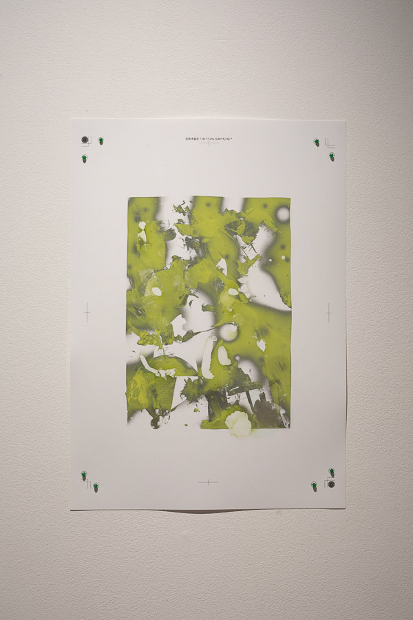"Comic reader" 2019, inkjet print on paper and ink cleaner, H42×W29,7cm ©︎Tomohiro Kubota