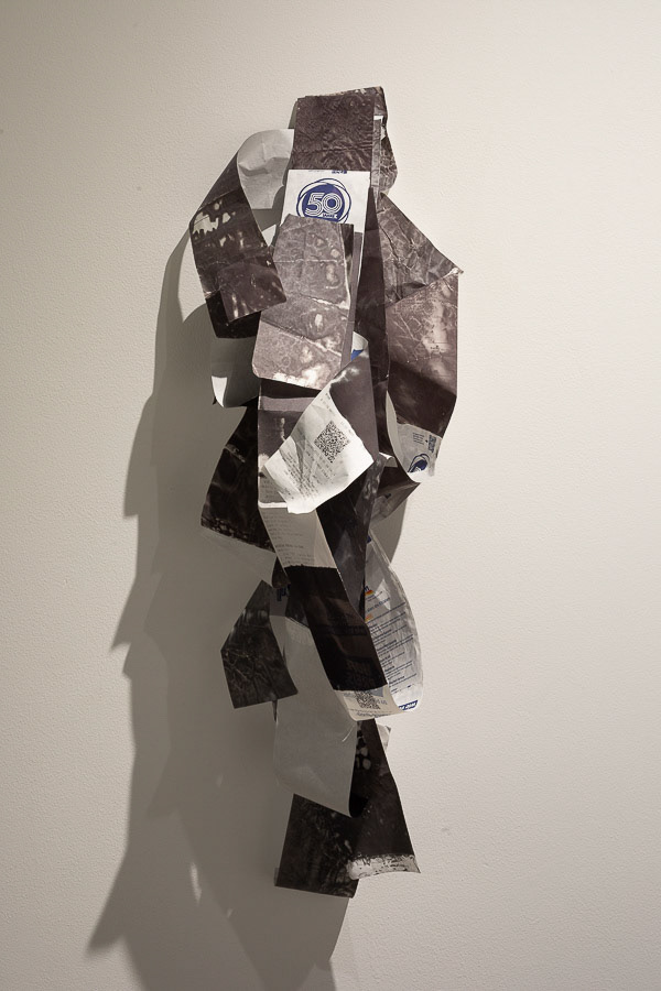 "Someone’s figure" 2019, receipt, 830 x 300 x 120 mm ©︎Tomohiro Kubota