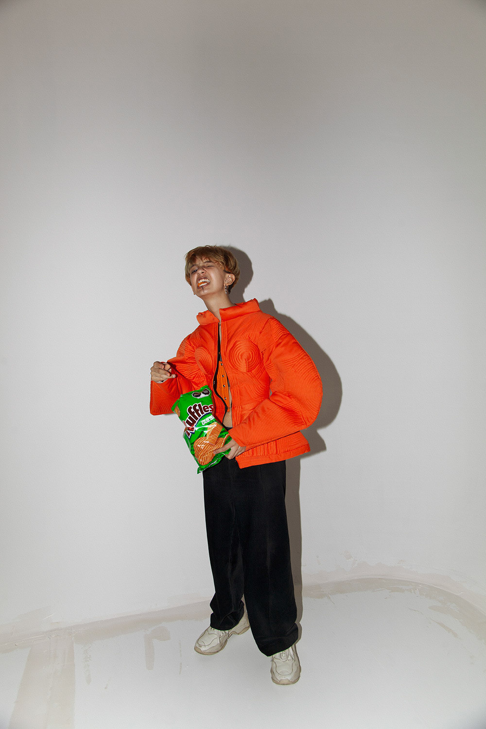 chamarra rituales, pantalones de le coordinadore, tenis jeffrey campbell