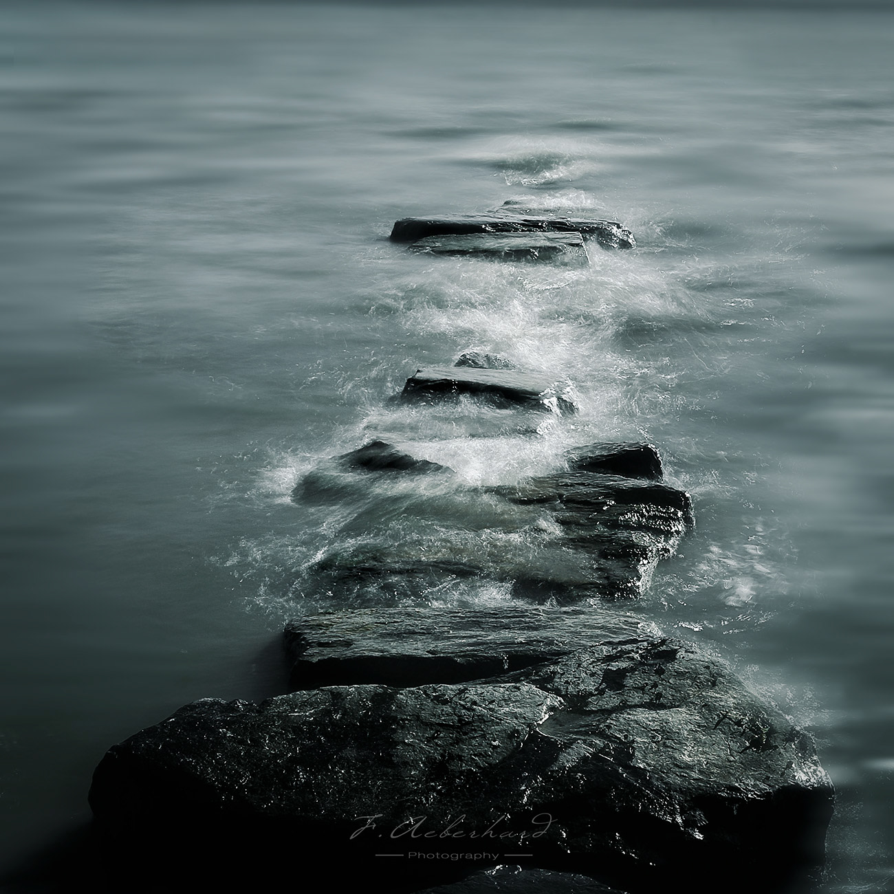 Jetée de pierres (lac Léman)