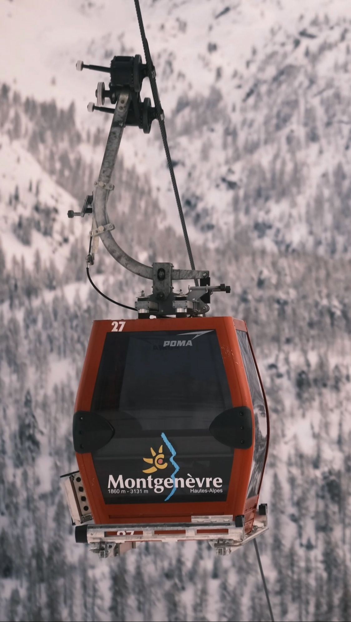 Les montagnes. Coupe-gorges pour certain.es, centre de loisirs pour d'autres.