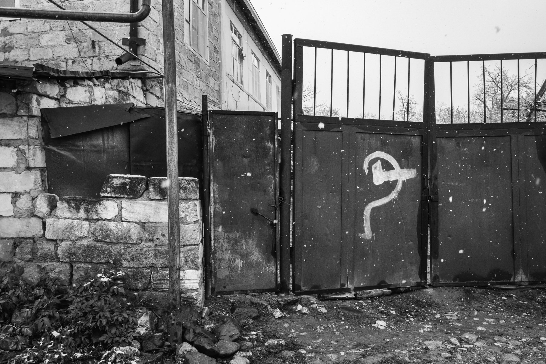 Before the war Kamir Shuka town was located in the center of Nagorno-Karabakh. It is now a border town on the frontline due to a radical change of the geopolitical map and the defeat to Armenian troops during the last conflict. Along the main road leading from the south towards Shushi and the capital Stepanakert, Kamir Shuka is of the utmost strategic importance and was subject of heavy fighting and shelling until the cease-fire. Mostly men remain in town, police patrol the town, Russian forces establish field bases, most houses are badly damaged and locked and most of the population is displaced in Stepanakert or Yerevan. Kamir Shuka, Nagorno-Karabakh, December 2020