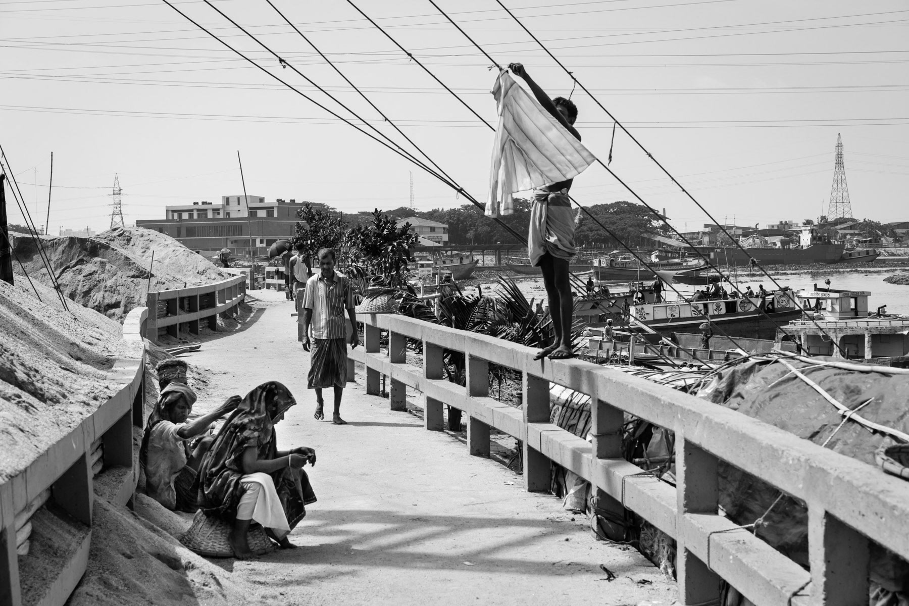 Daily workers at Gabtoli goods and transport terminal, Dhaka, Bangladesh, May 2015