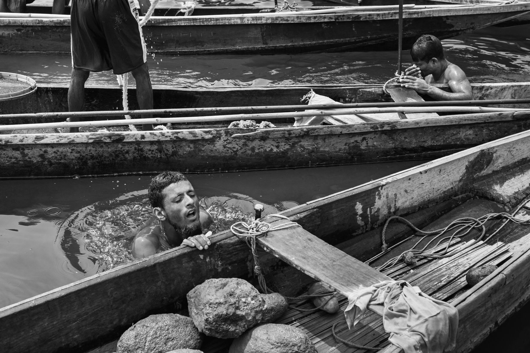 Diver fetching stones at a depth 4 to 8m in the Goyain river near Tamabil, Bangladesh, May 2016