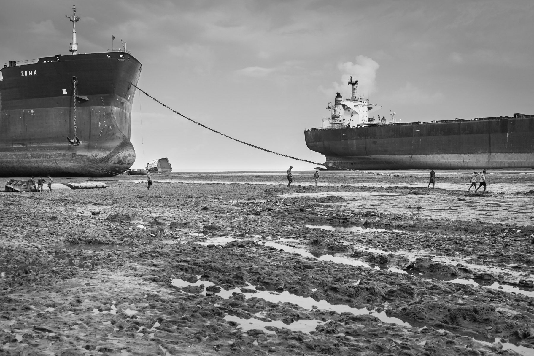 Heavily polluted shore south of Chittagong, Kumira ship breaking yards, Bangladesh, June 2015