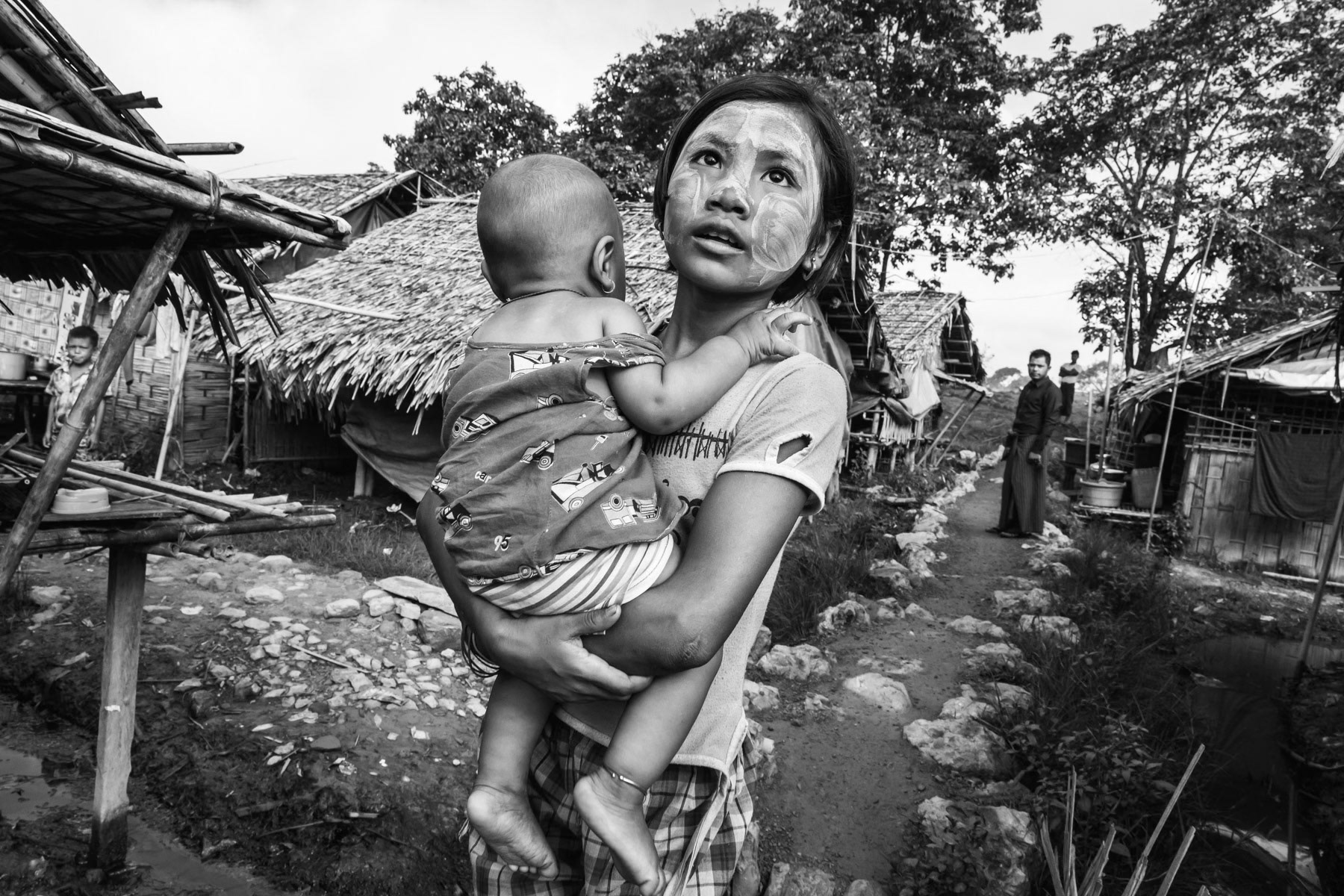 Thein Nyo is the largest IDP camp in Mrauk-Oo township. Nearly 3,000 Arakanese have sought refuge from 12 nearby vilages that are now on the frontline. Over 40,000 people have fled their villages in Rakhine since the armed conflict between the Arakan Army (AA) and government troops started in January 2019. Thein Nyo IDP camp was set up in April 2019, water is only available from a pond. Thein Nyo, Mrauk-Oo township, Rakhine State, Myanmar, October 2019
