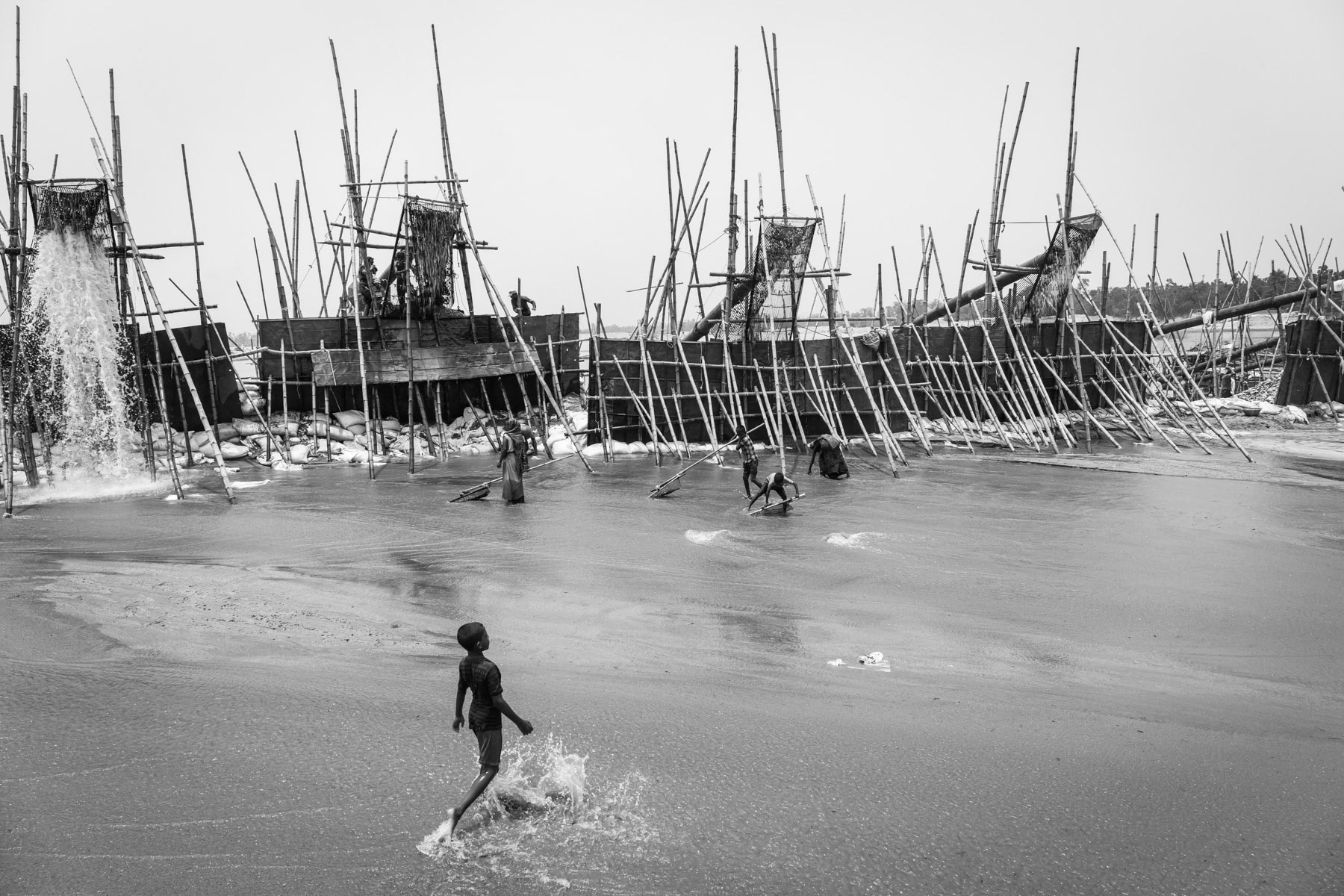 Stone Extraction plant along the Goyain river in Jaflong. The recovered stones will be supplied for the contruction sector. Tamabil, Bangladesh on the border with India, May 2016