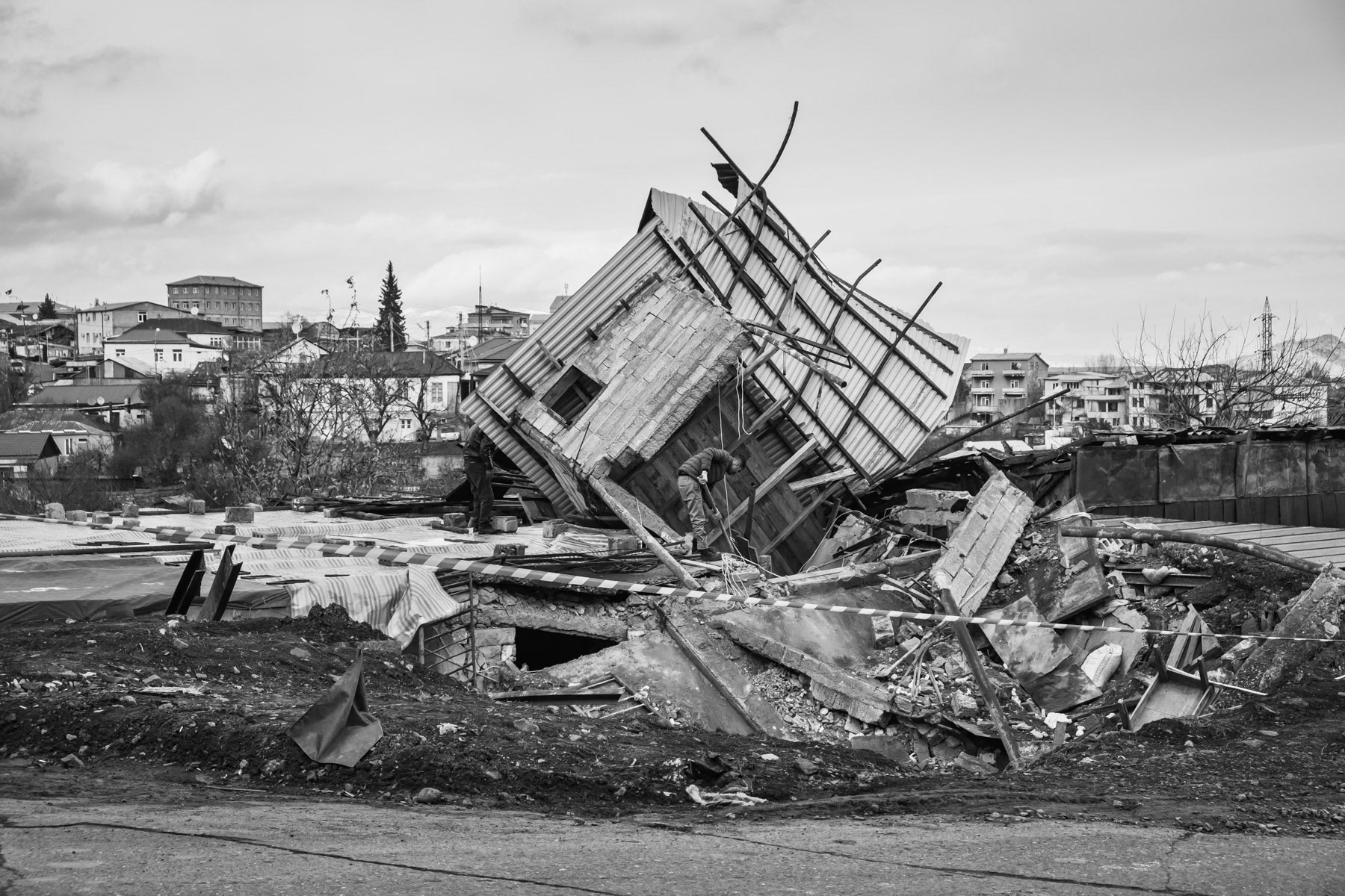 A shelled house. Starting on the 27th of September 2020, the Azerbaijani artillery and drones kept Stepanakert, the capital of Nagorno-Karabakh, a town with a population of 50,000, under fire for 44 days. Human Rights reports highlighted the use by both sides of banned munitions such as cluster munitions and artillery rockets that did not distinguish between military targets and civilian structures. Armenian forces have also hit several times densely populated areas with rockets within Azerbaijan, in particular the second largest city of the country, Ganja. Stepanakert, Nagorno-Karabakh, December 2020