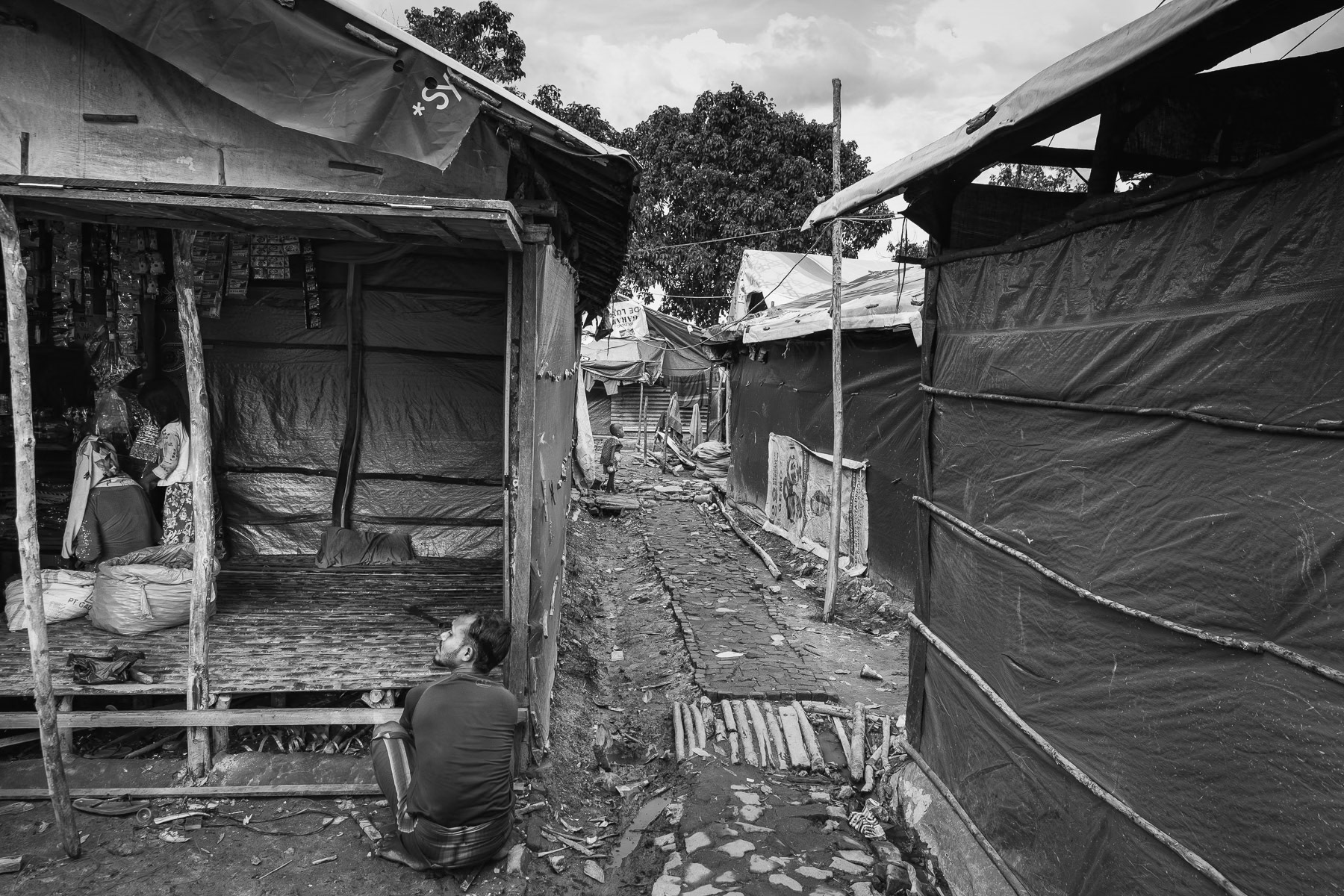 This camp, sheltering approximately 600 Rohingya people from Myanmar, illustrates the harsh reality after a perilous sea journey: a struggle for survival against inadequate clean water, sanitation, and the ever-present danger of disease. Pekanbaru, Indonesia, May 2025