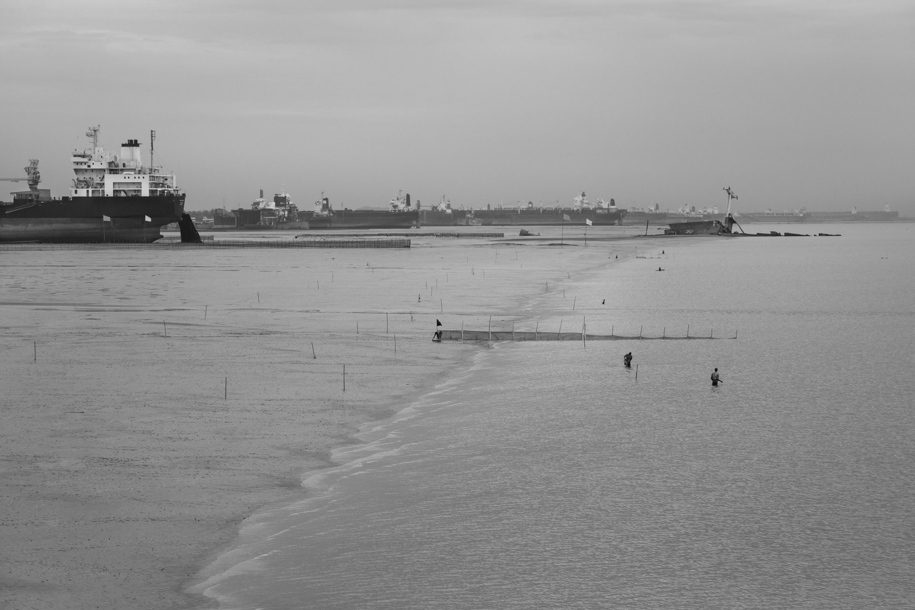 Kumira shore filled with boats being torn apart, Chittagong, Bangladesh, October 2014