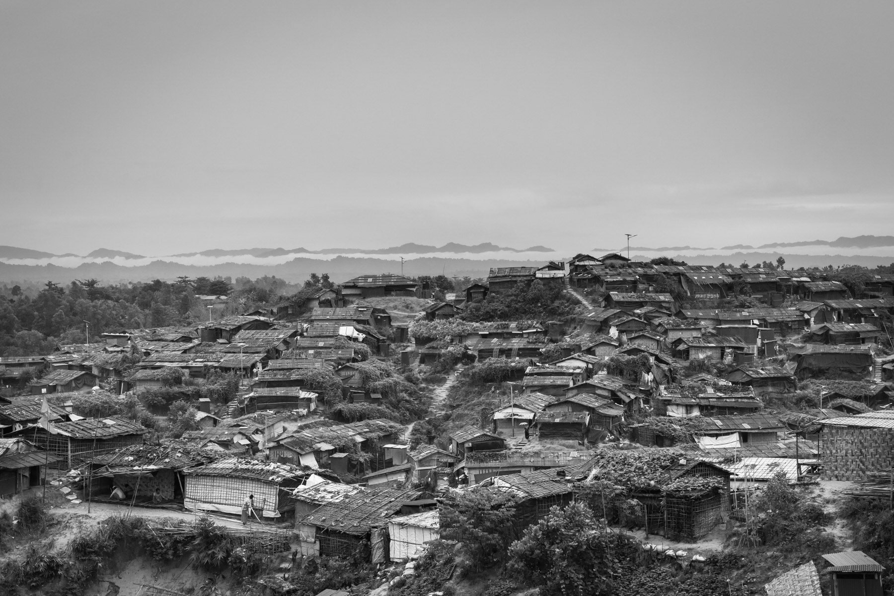 Jamtoli refugee camp with the mountains of Myamnar in the background. More than ¾ of a million Rohingya have fled ethnic cleansing and genocide from neighbouring Myanmar. Southern Bangladesh, October 2018
