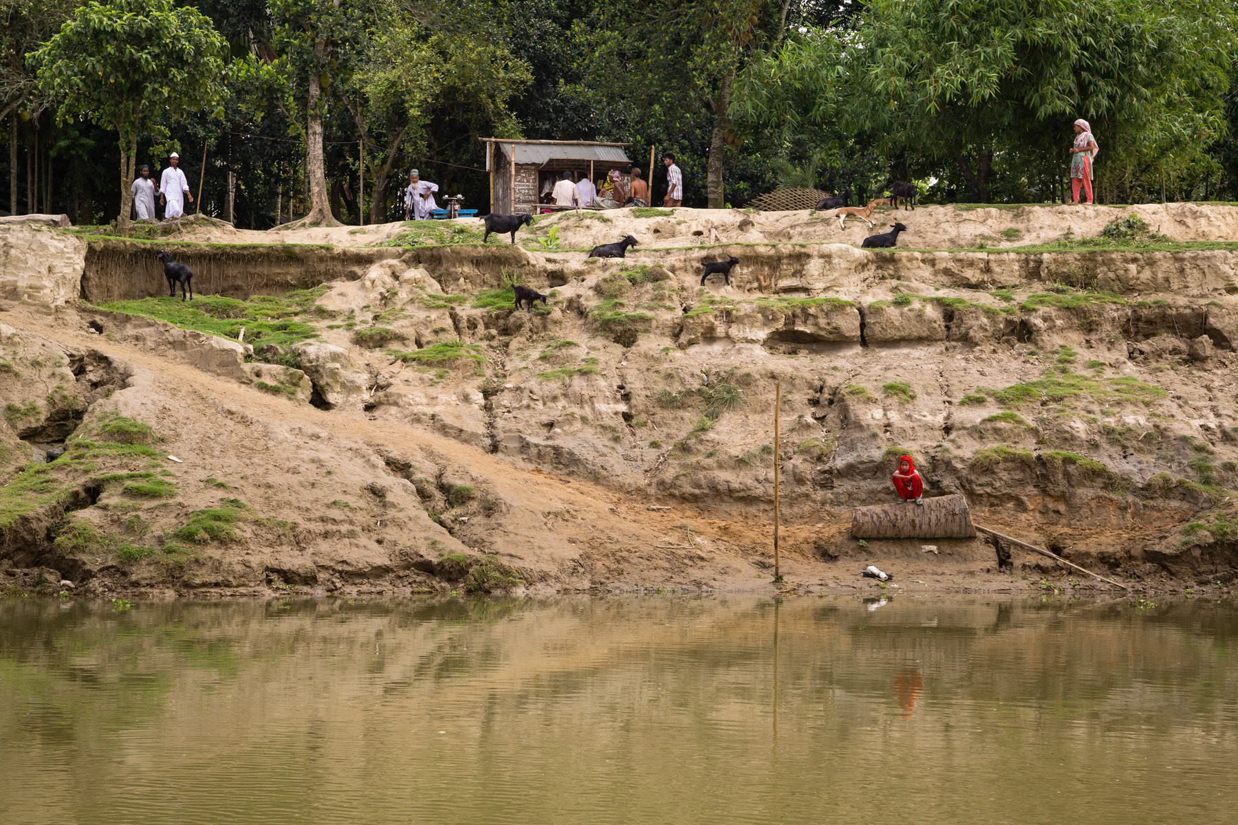 Crossing point accros the Brahmaputra river, Piyarpur char in Mymensingh district, Bangladesh, May 2015