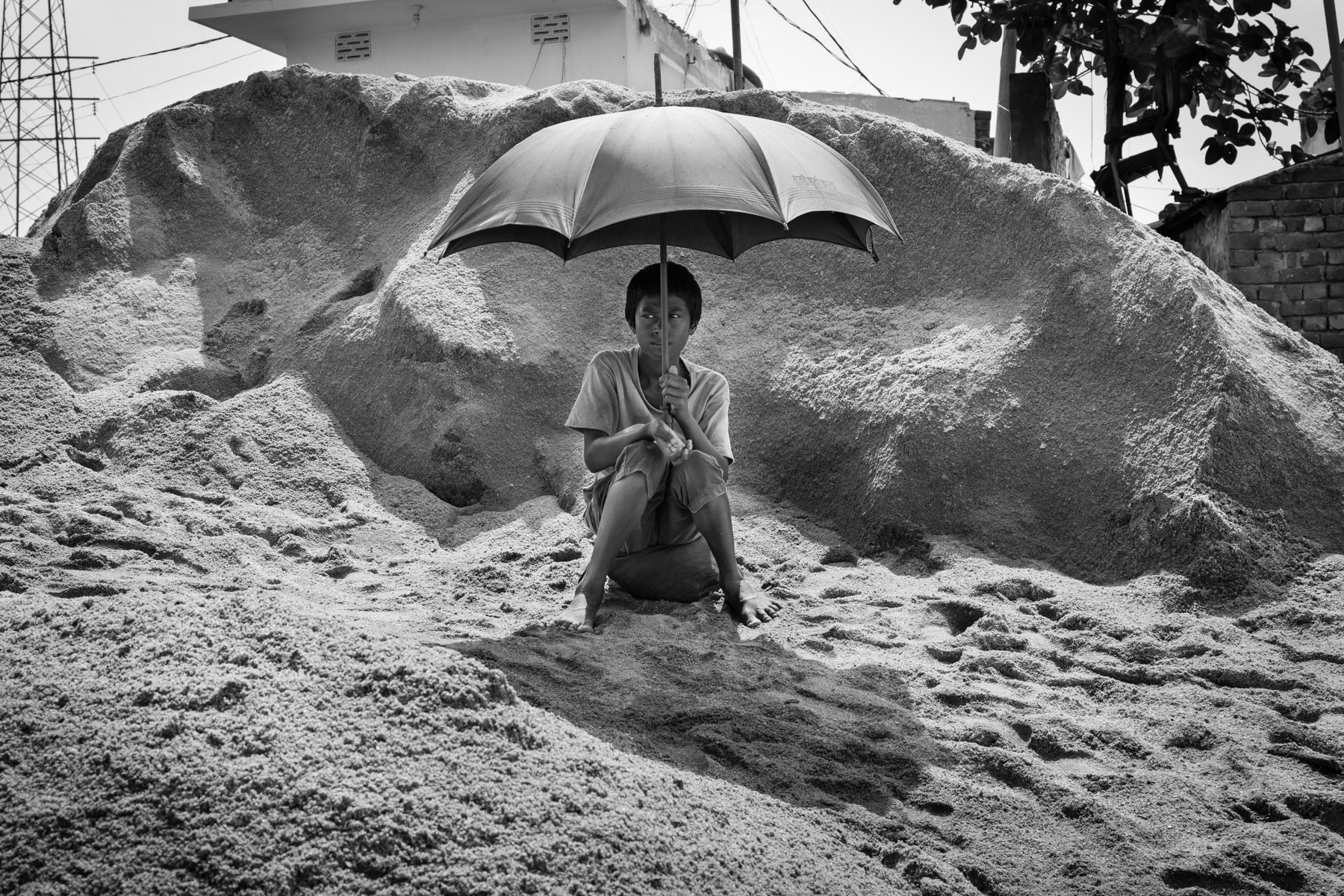 Child issuing tokens to sand porters, Dhaka, Bangladesh, May 2015