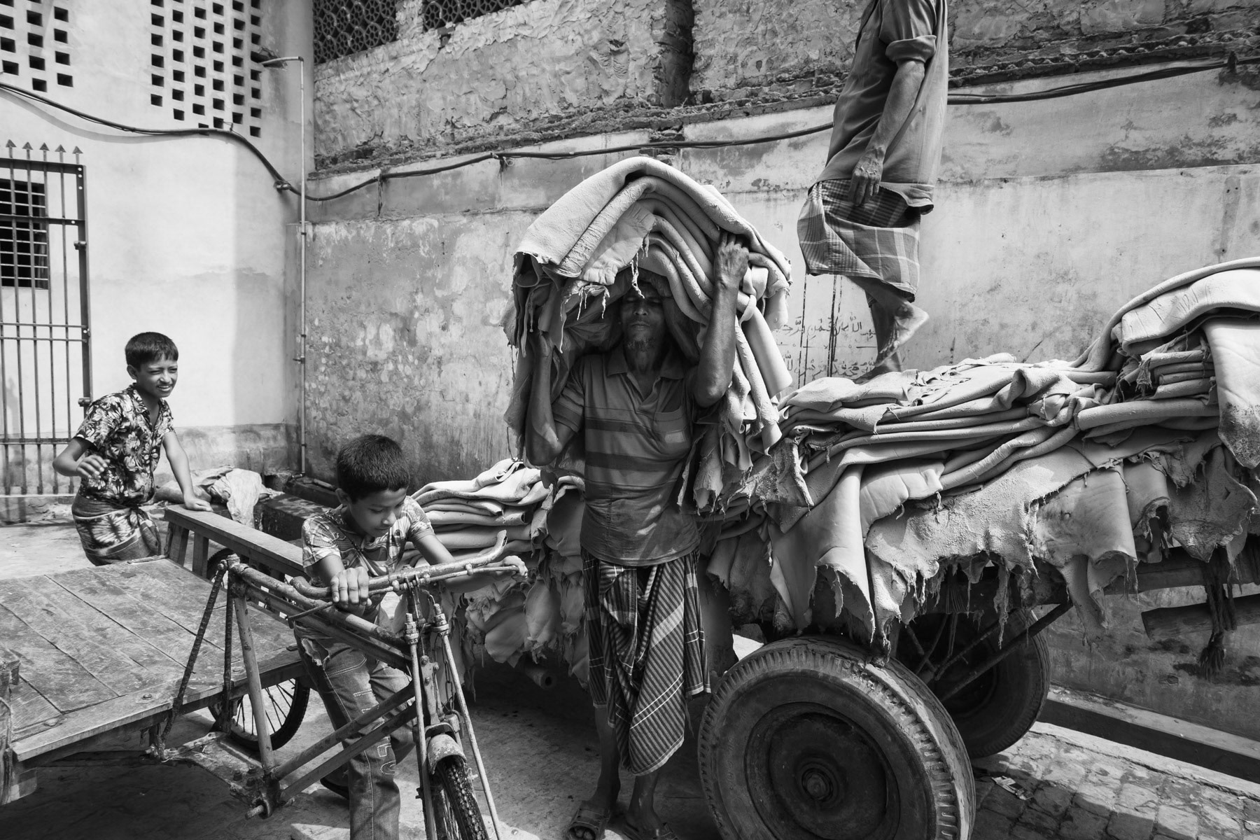 Skin transport between tanneries, Hazaribagh, Bangladesh, October 2014