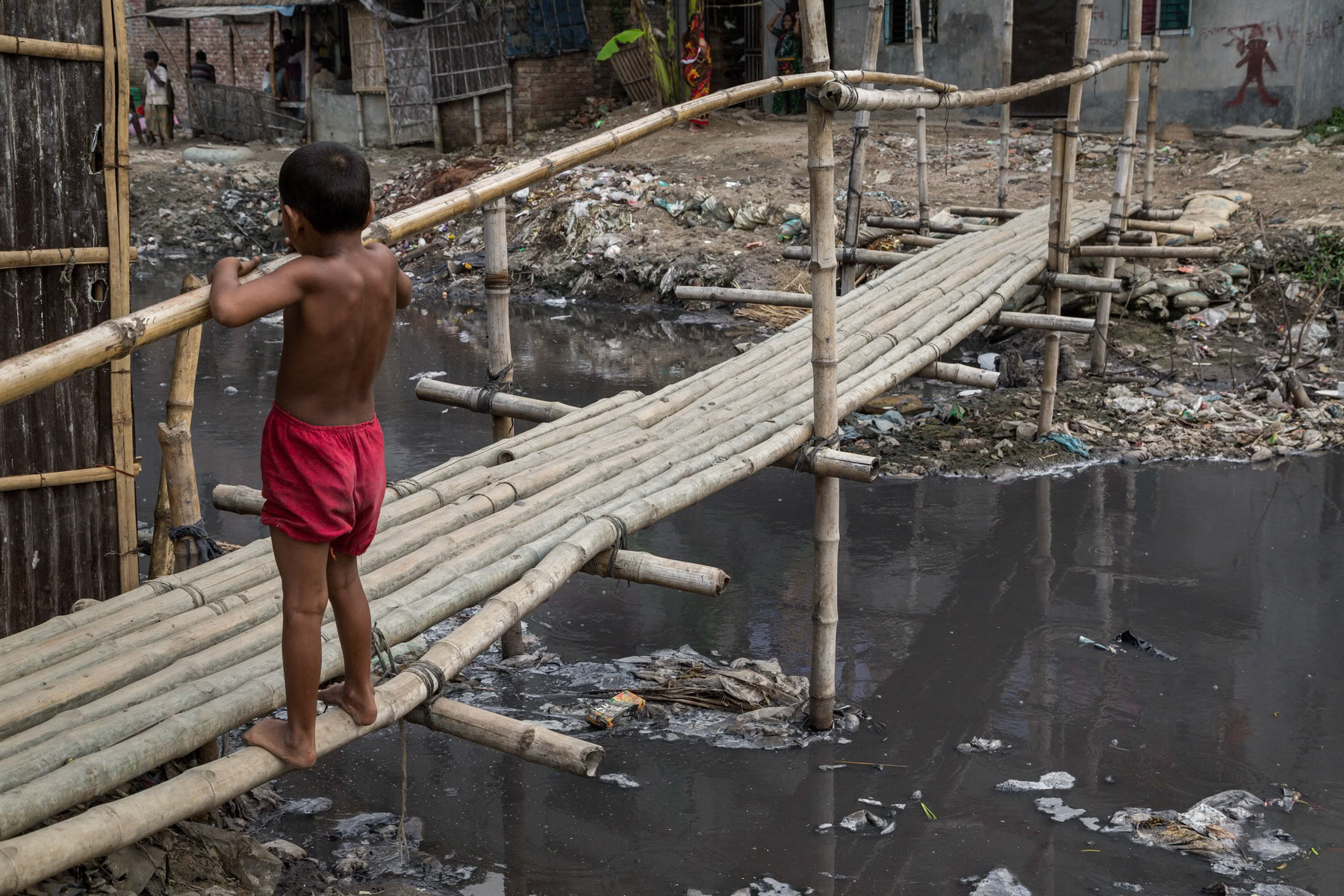 Toxic Buriganga river affluent, Hazaribagh, tanneries neighbourhood, Dhaka, Bangladesh, October 2014