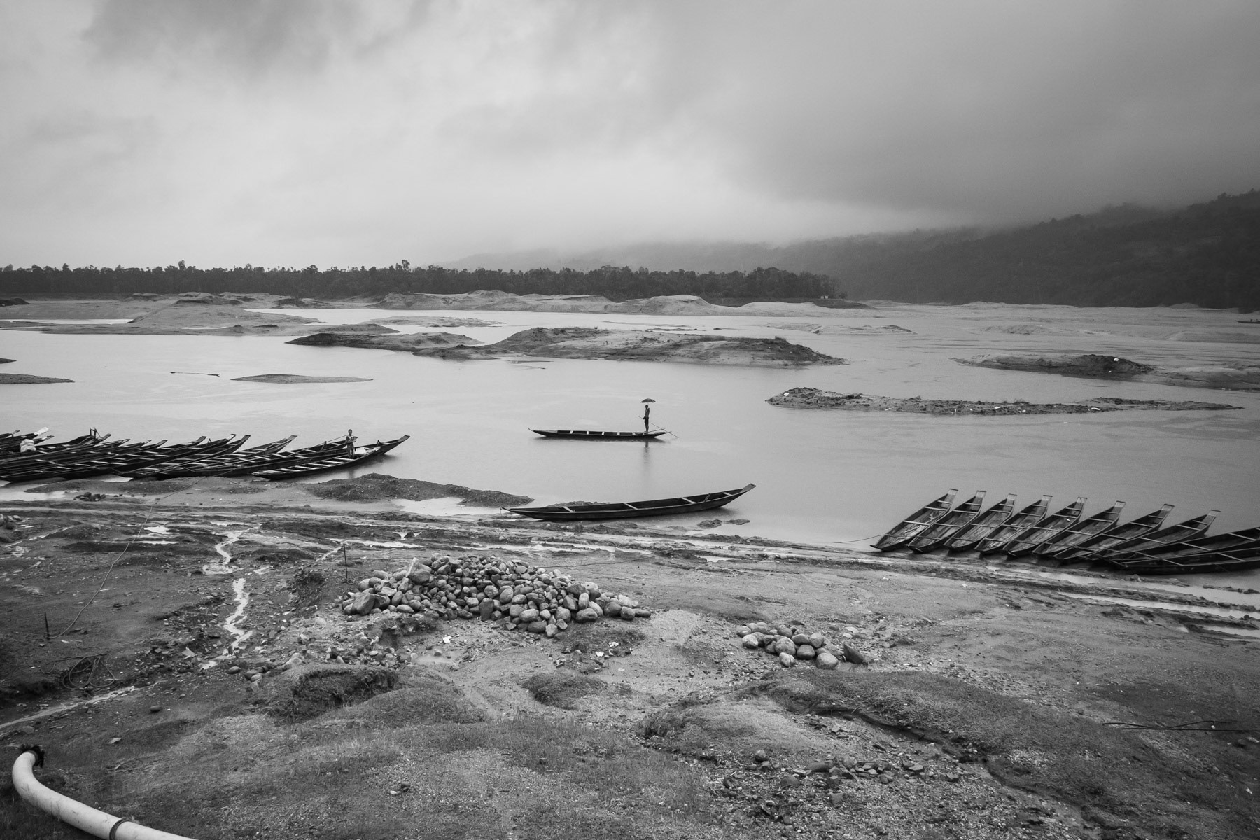 Stone diggers, Goyain river, Jaflong, Bangladesh, May 2016
