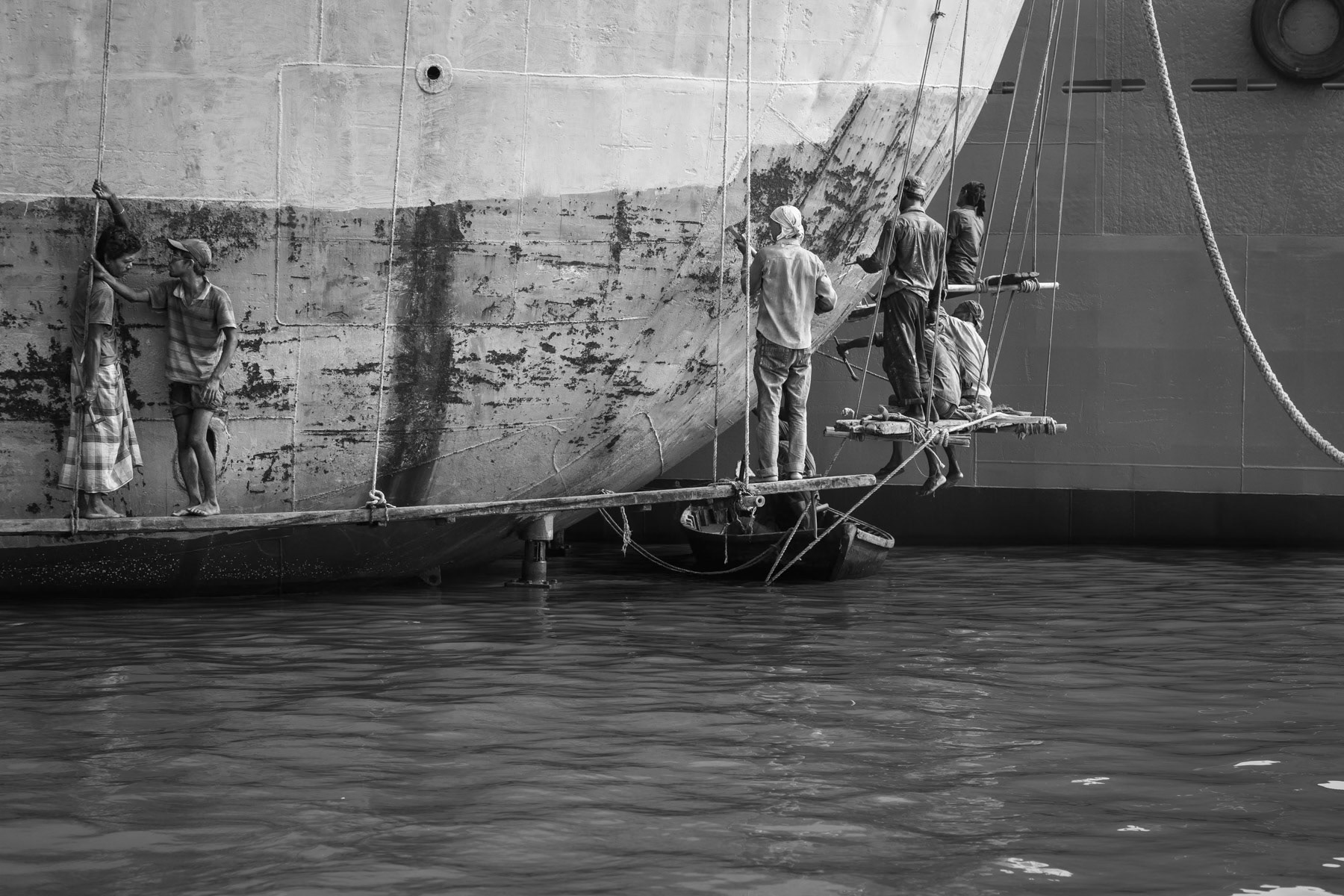 Paint removers, shipyards of Dhaka, Bangladesh, October 2014