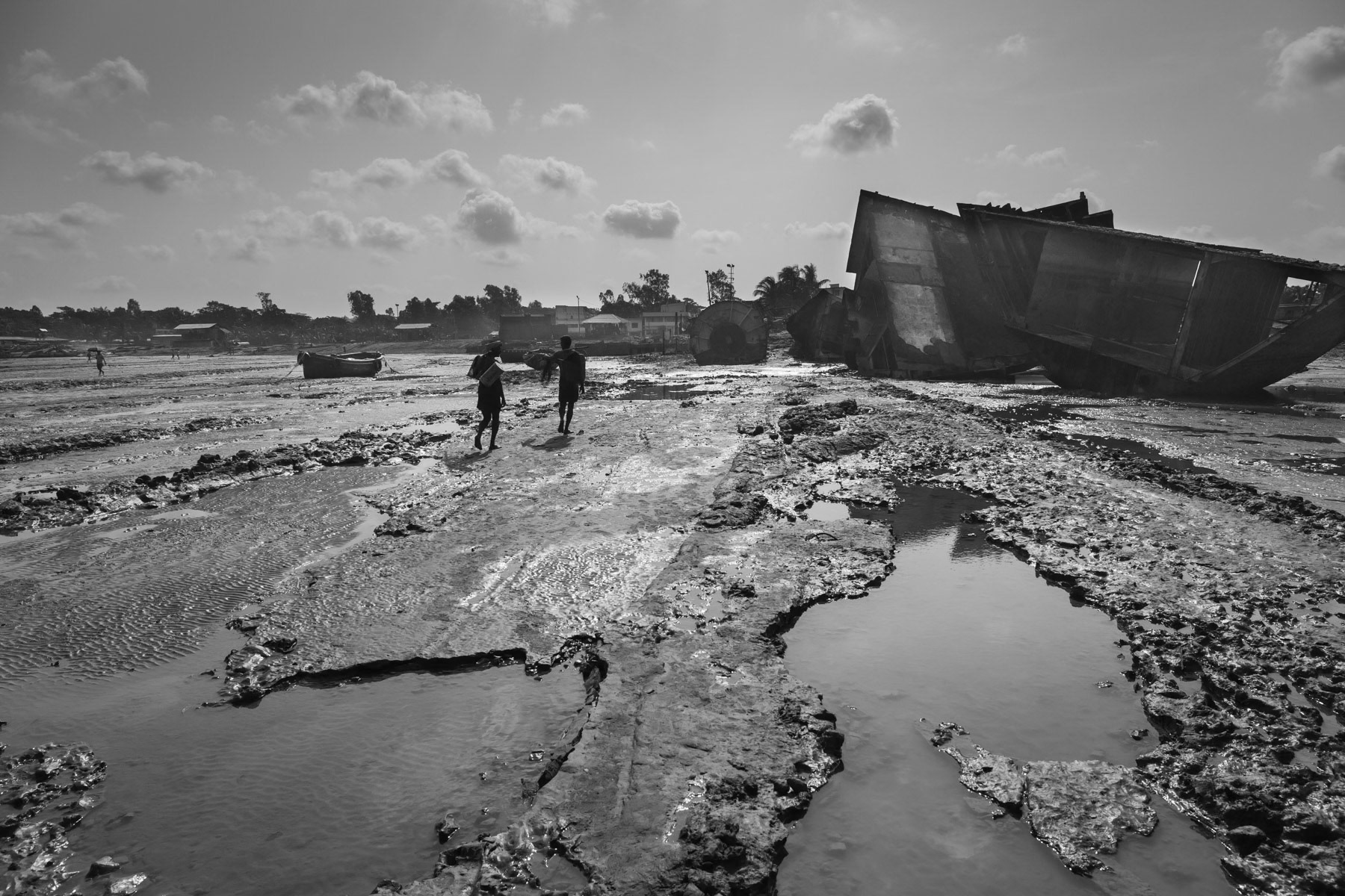 Heavily polluted shore south of Chittagong, Kumira ship breaking yards, Bangladesh, June 2015