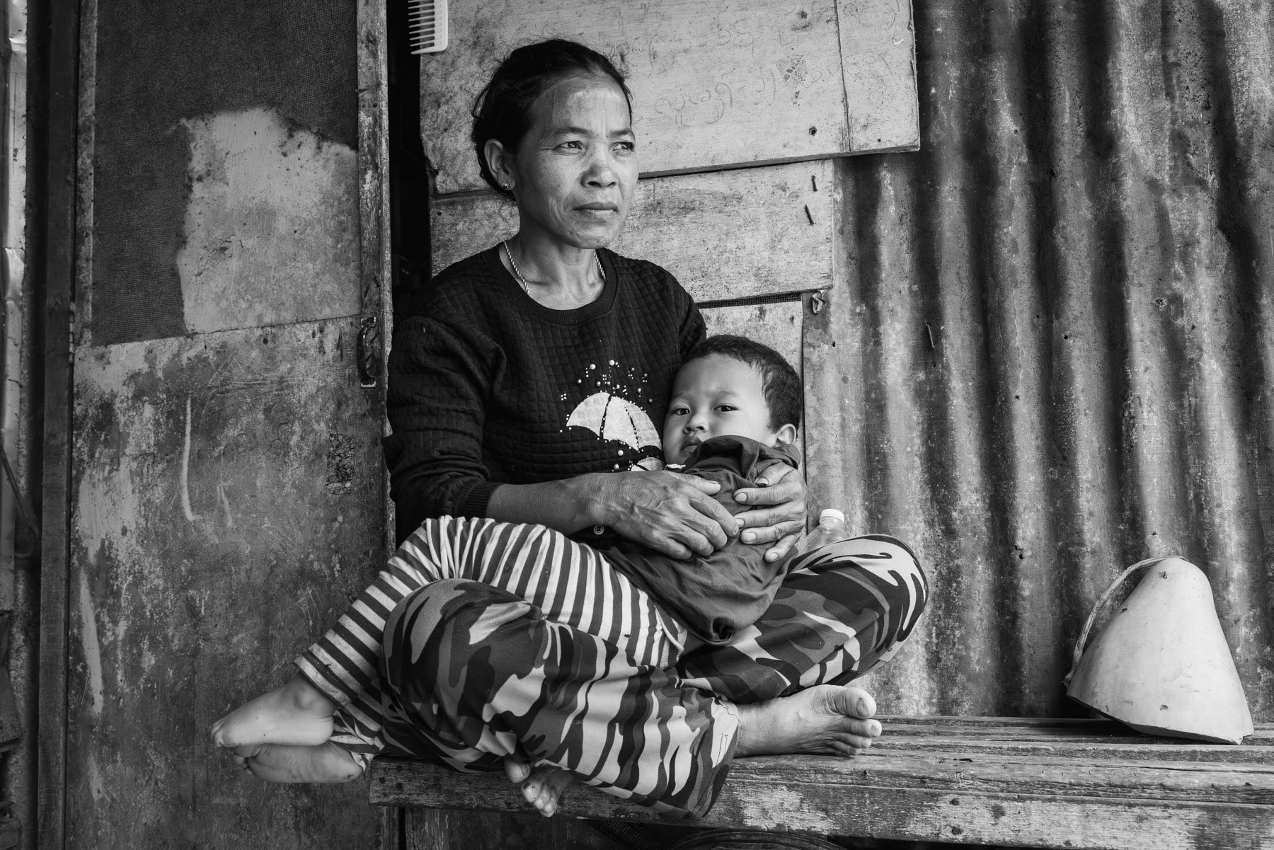 Chin mother and her child in Kampung Raja, a place where thousands of Chin people from Myanmar work as farm labour for very low salaries. Refugee status is not recognised in Malaysia and as such refugees are frequently victim of arrests and even deportation to their country of origin. Cameron Heighlands, Malaysia, May 2024