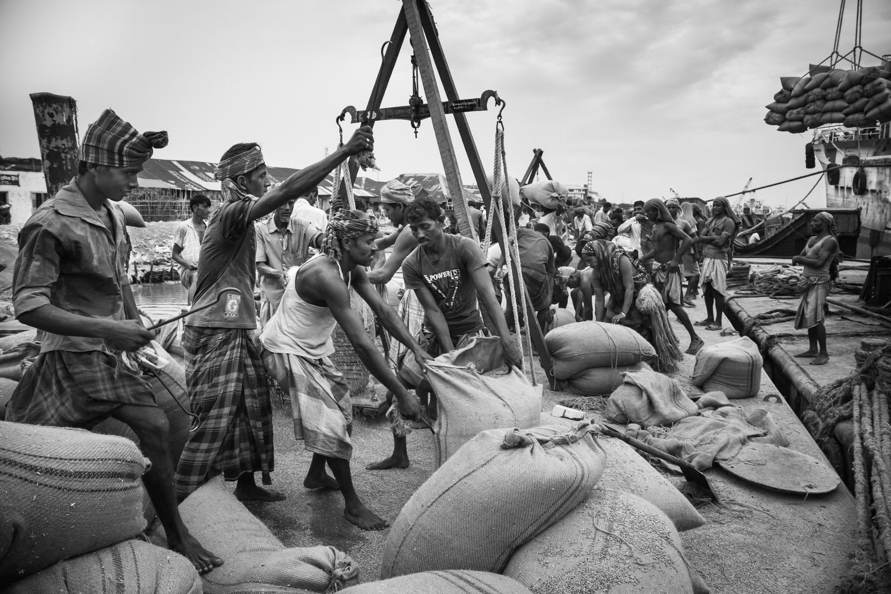 Wheat transboarding, Chittagong commodity dockyards, Bangladesh, October 2014