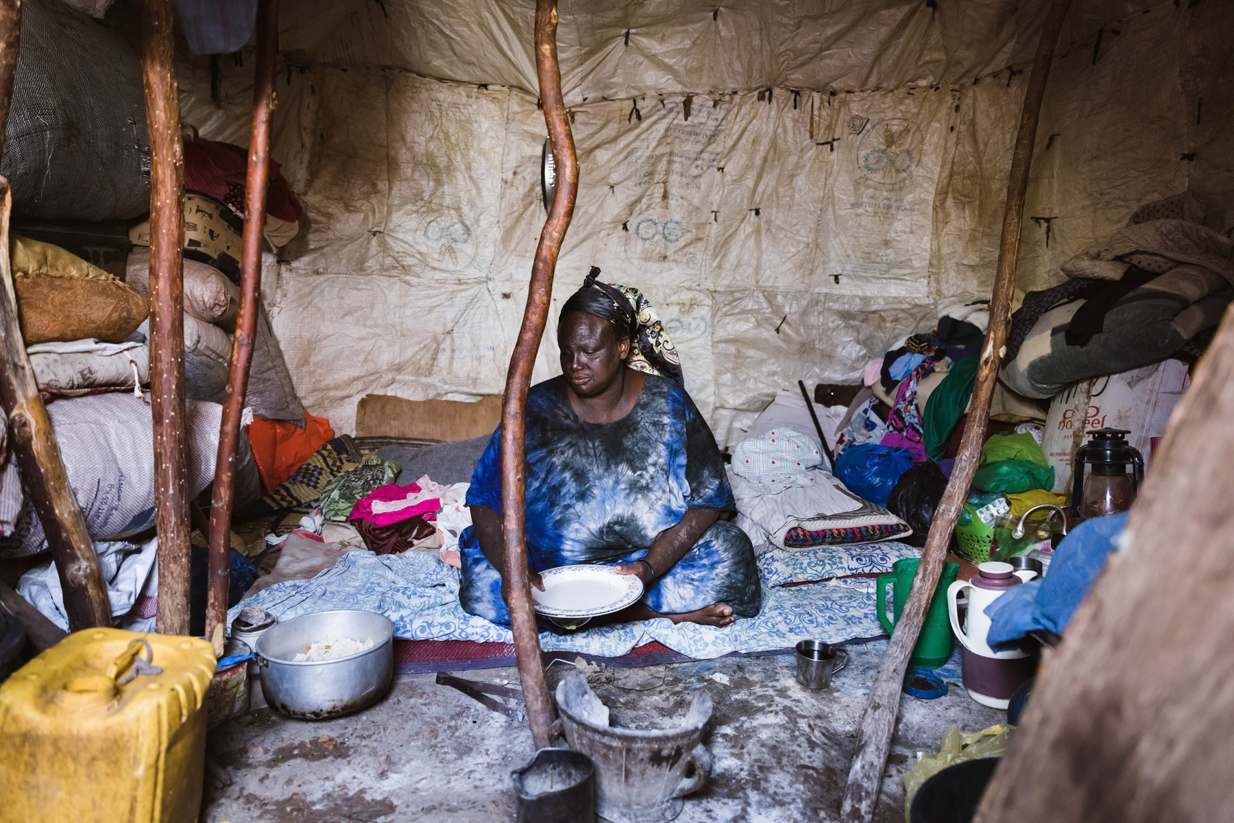 Cooking with humanitarian food rations distributed to IDPs that have lost their livestock and livelihood due to the drought. Stambul IDP camp for climate refugees near Hargeisa, Somaliland, October 2017