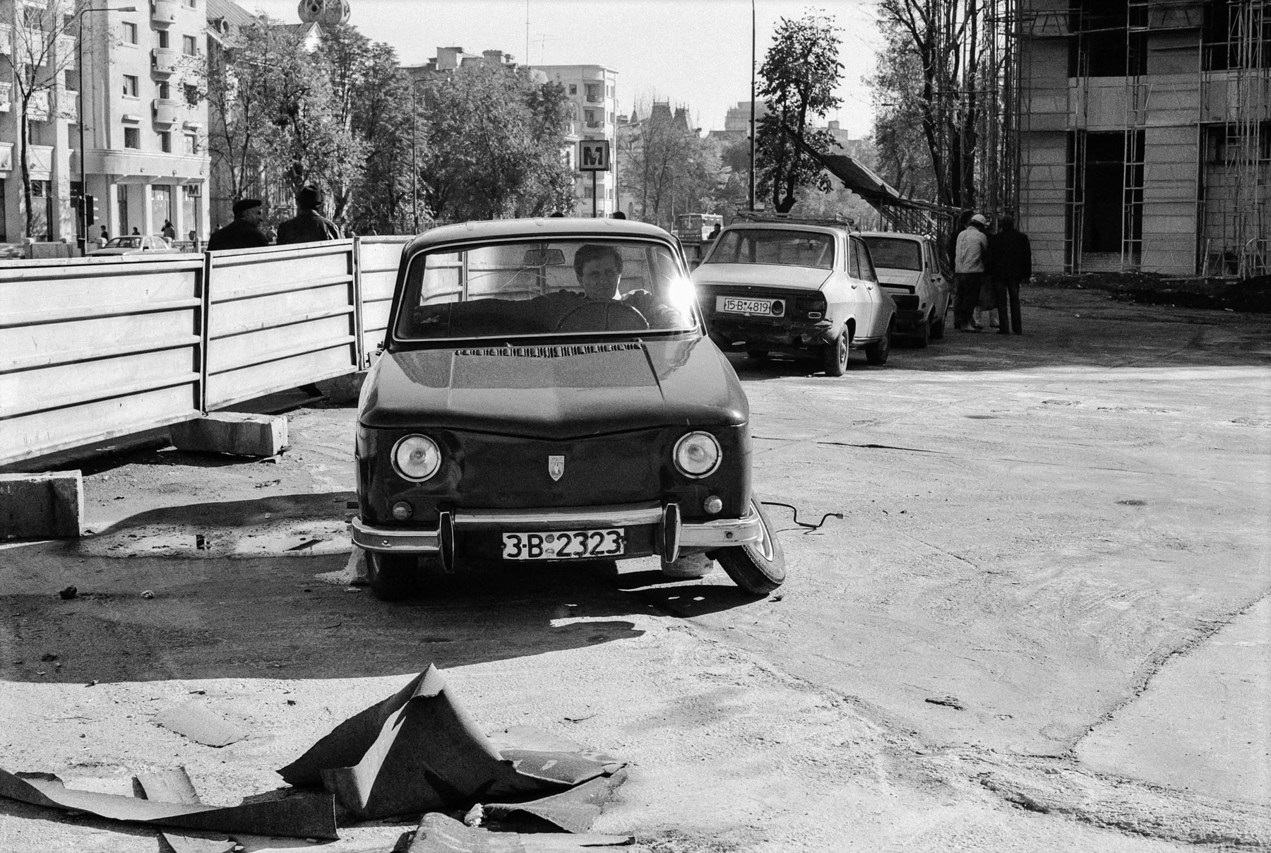 Waiting for a repair, Bucharest, Romania, October 1991