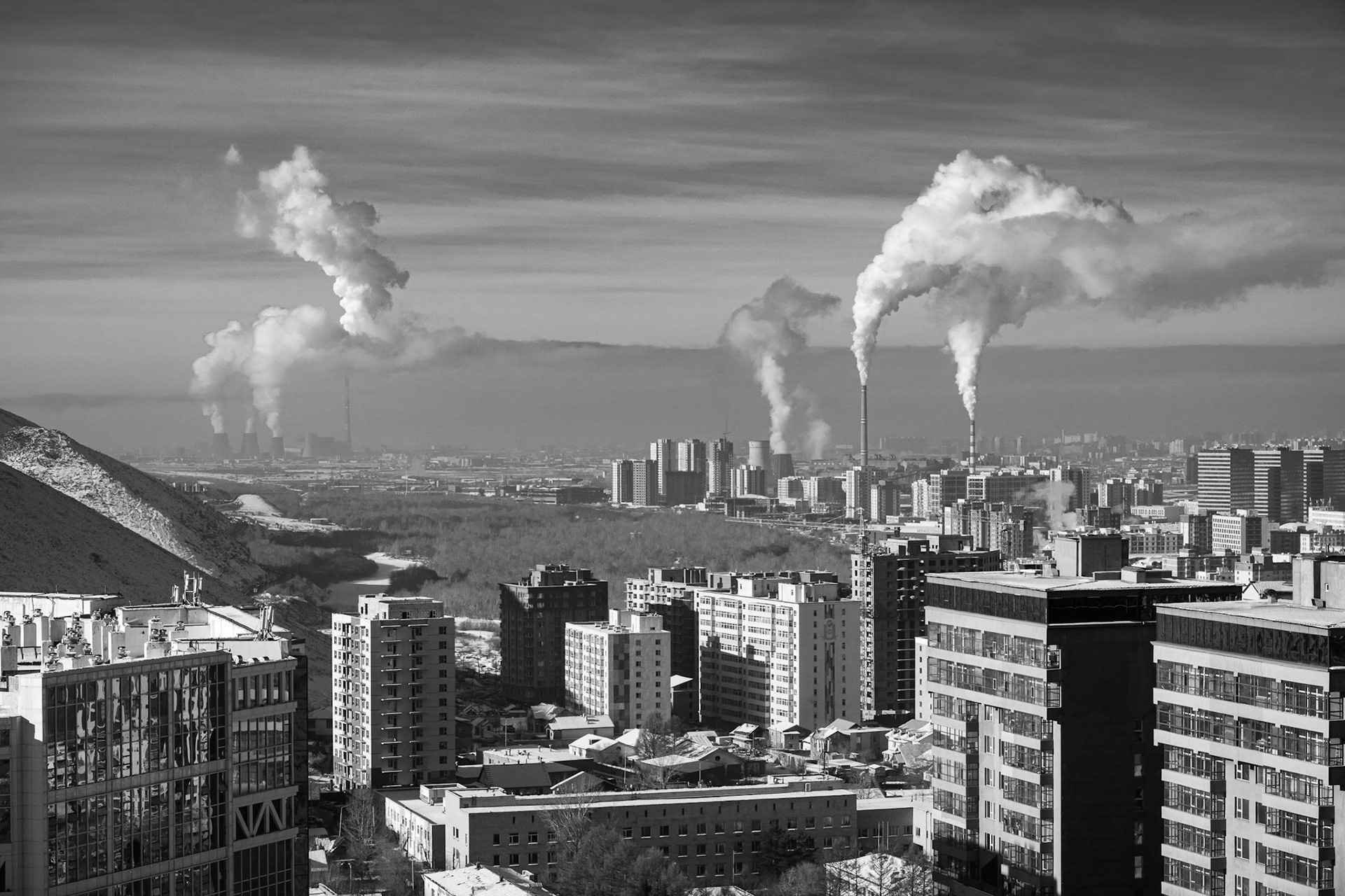 Heavy industrial and domestic coal emissions trapped over the city by the surrounding mountains. The daily heavy smog makes Ulan Baator one of the most air polluted cities in the world during the winter. Ulan Baator, Mongolia, December 2025