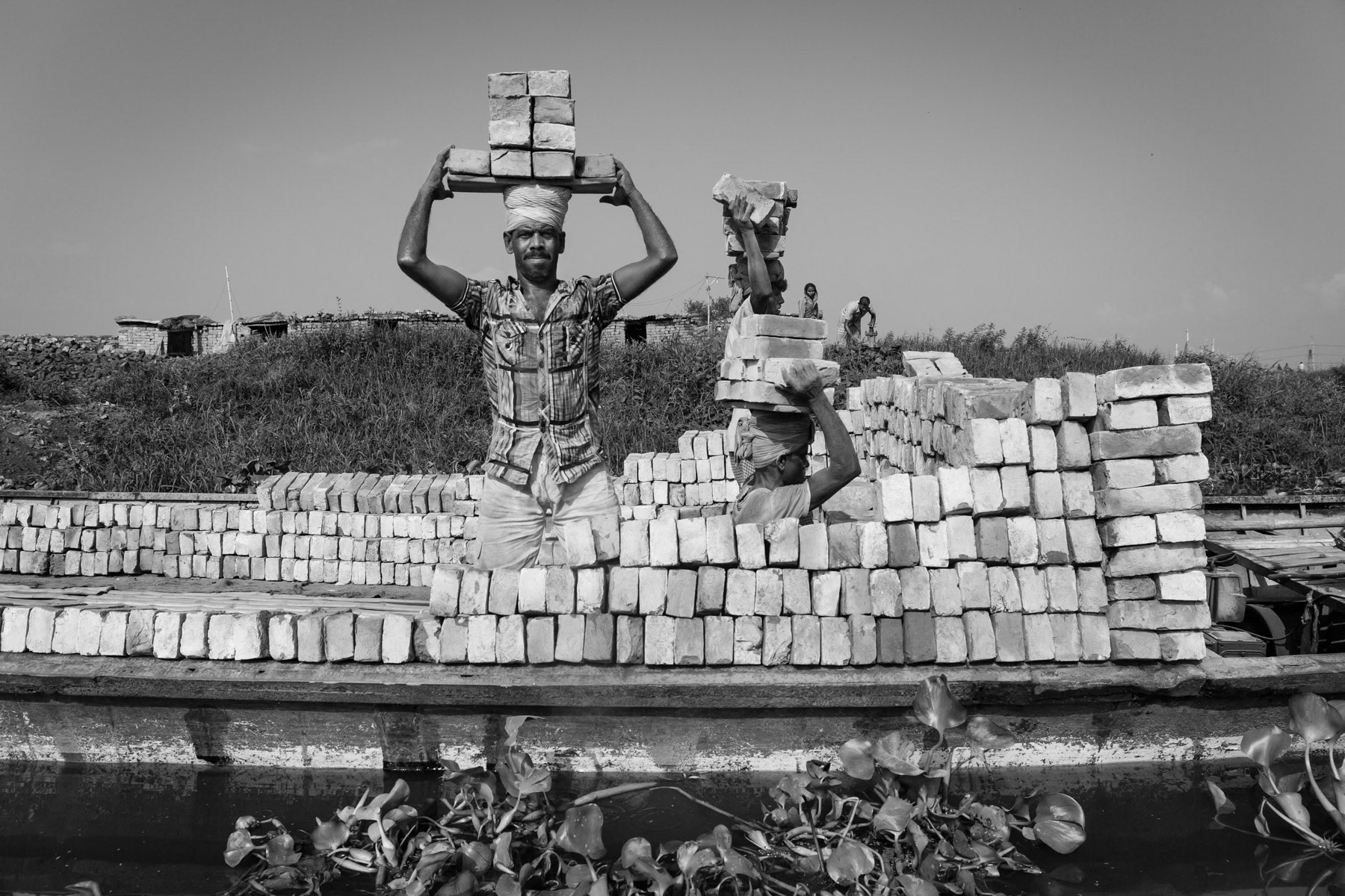 Loading the boat with finished bricks, Amin Bazar brick kilns, Bangladesh, May 2015