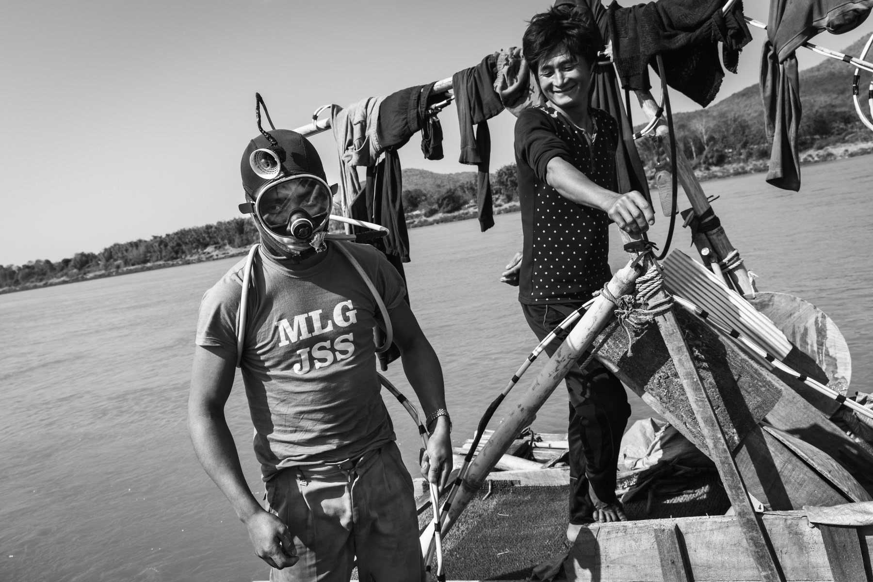 DiEvers on a small scale gold digging raft. Divers dive up to 2 hours at 15 metres depth and up to 2 times per day for about 4 months per year. This health hazardeous activity generates very little income as the large industrial gold digging companies upstream extract the bulk of the gold. Divers are regularly confronted with decompression sickness due to repetitive diving and mercury poisoning. Irrawaddy river north of Myitkyina, Kachin State, Myanmar, March 2019