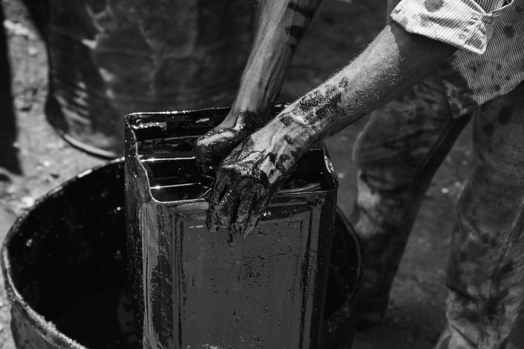 Shipyard worker, Kerenigong in Dhaka, May 2015