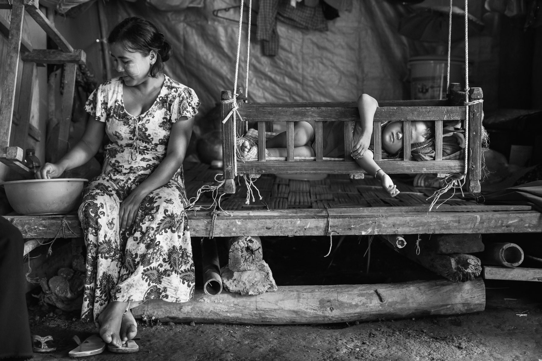 Internal displaced person and her child that fled from Baung Wheit village in April 2019 after the village was attcked by government forces with heavy artillery. Villagers sought refuge at a nearby monastery, only 2 Km from their village. More than 820 people live now on the compound of the monastery. Maut Thein Monastery IDP camp, Mrauk-Oo township, Rakhine State, Myanmar, October 2019
