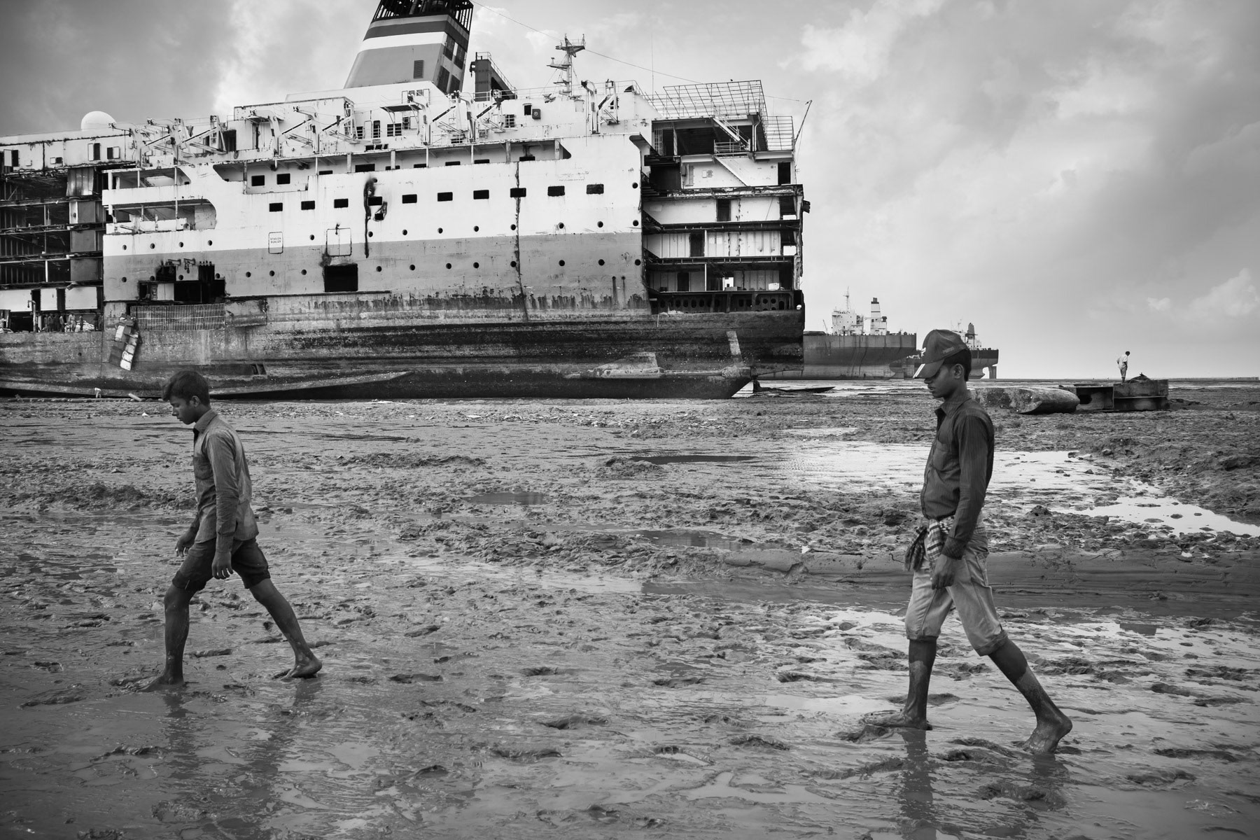 Ship-breaking yard workers, Chittagong, Bangladesh, June 2015