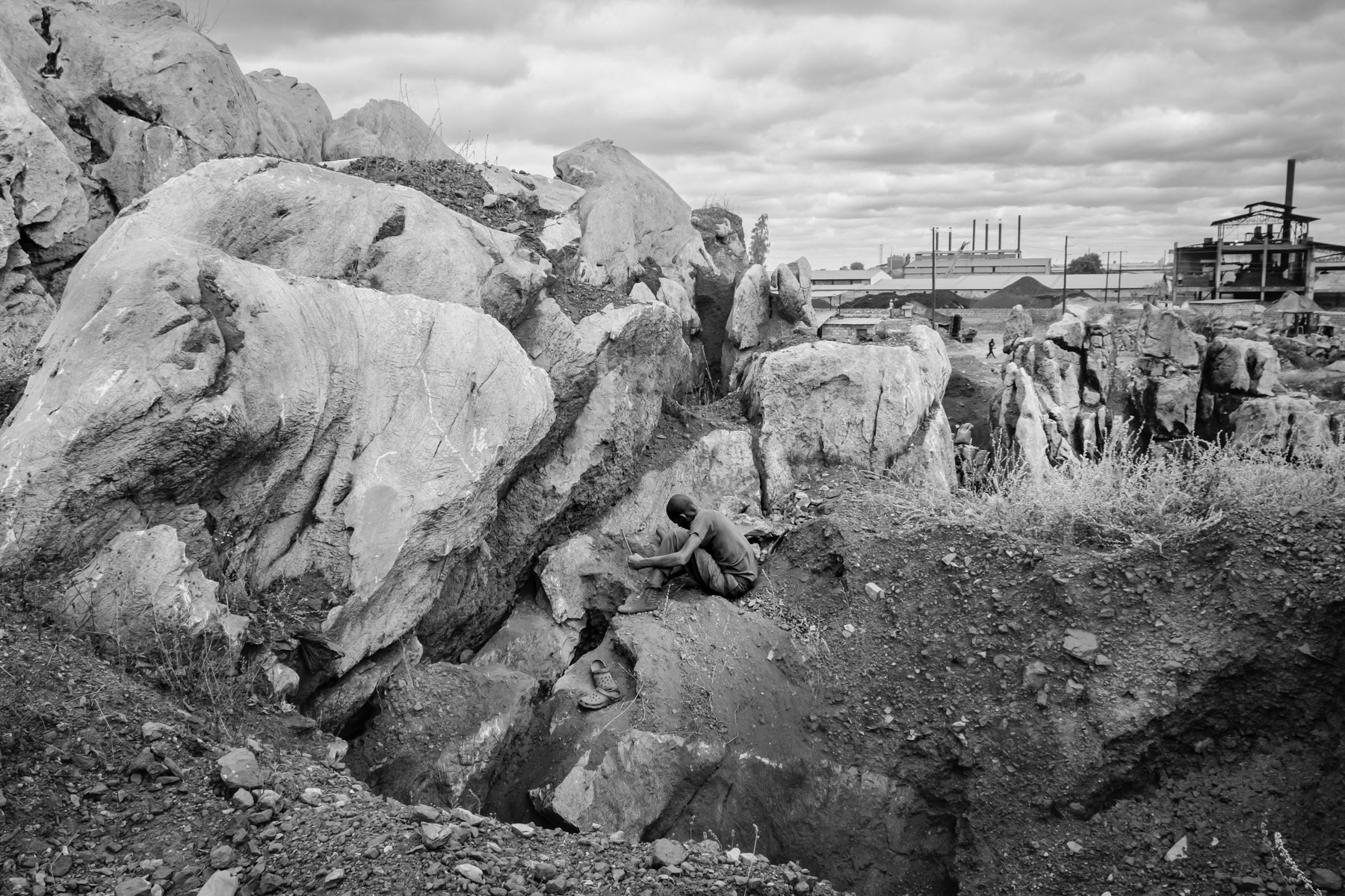 High unemployment in the Kabwe, pushes people to resort to scavenging or small scale artisanal mining for lead or zinc and as such continues the expansion of polluted areas and soil degradation. Artisanal/small scale mining for zinc and lead. 'Broken Hill Mine', Kabwe, Zambia, May 2021
