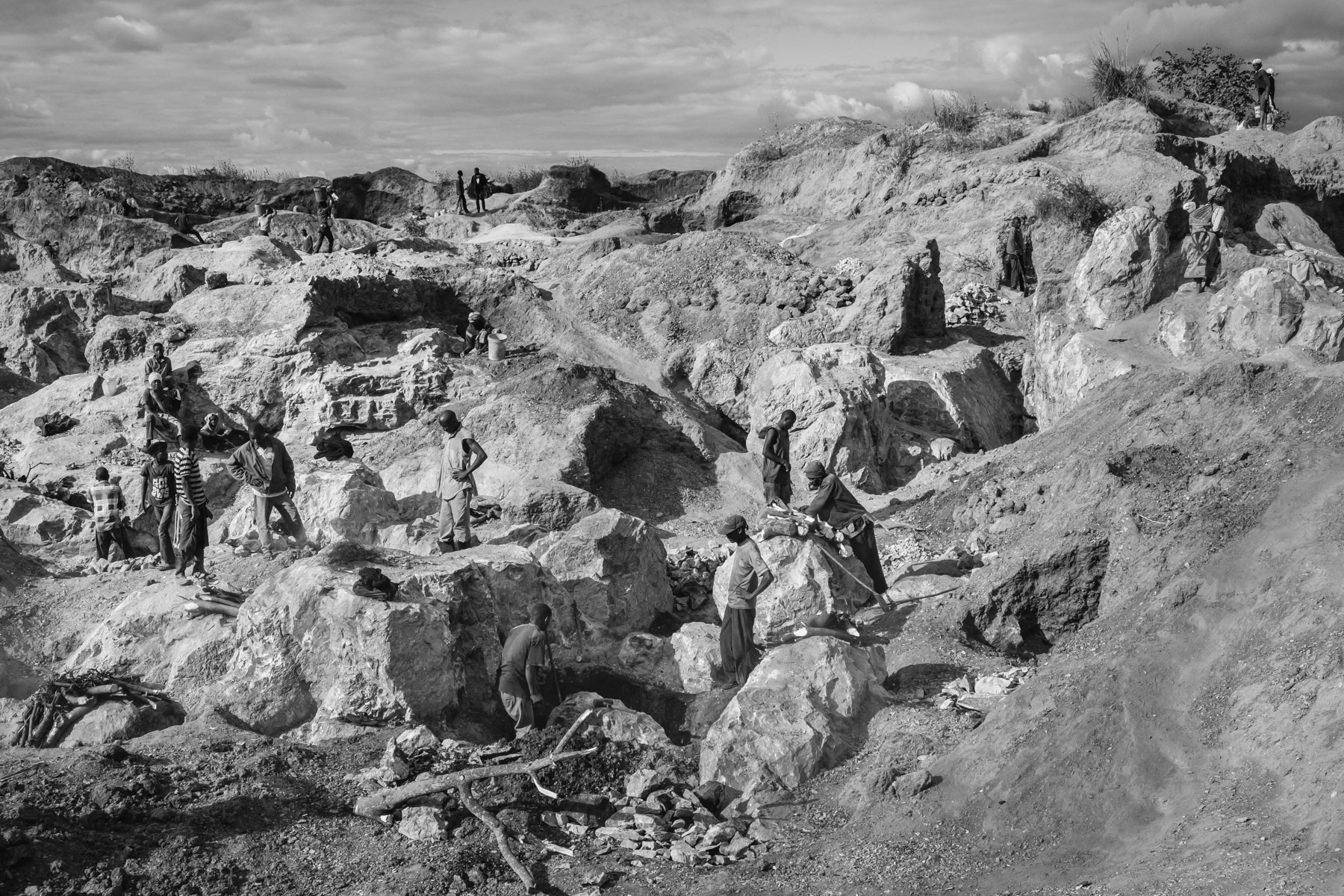 Makululu open pit mine where galena, the mineral form of lead, and dolomite a source of magnesium oxide are being mined by the local community. All labour, including stone crushing is done by hand. Rocks are being burned to make them softer before being extracted. Kabwe, Zambia, May 2021
