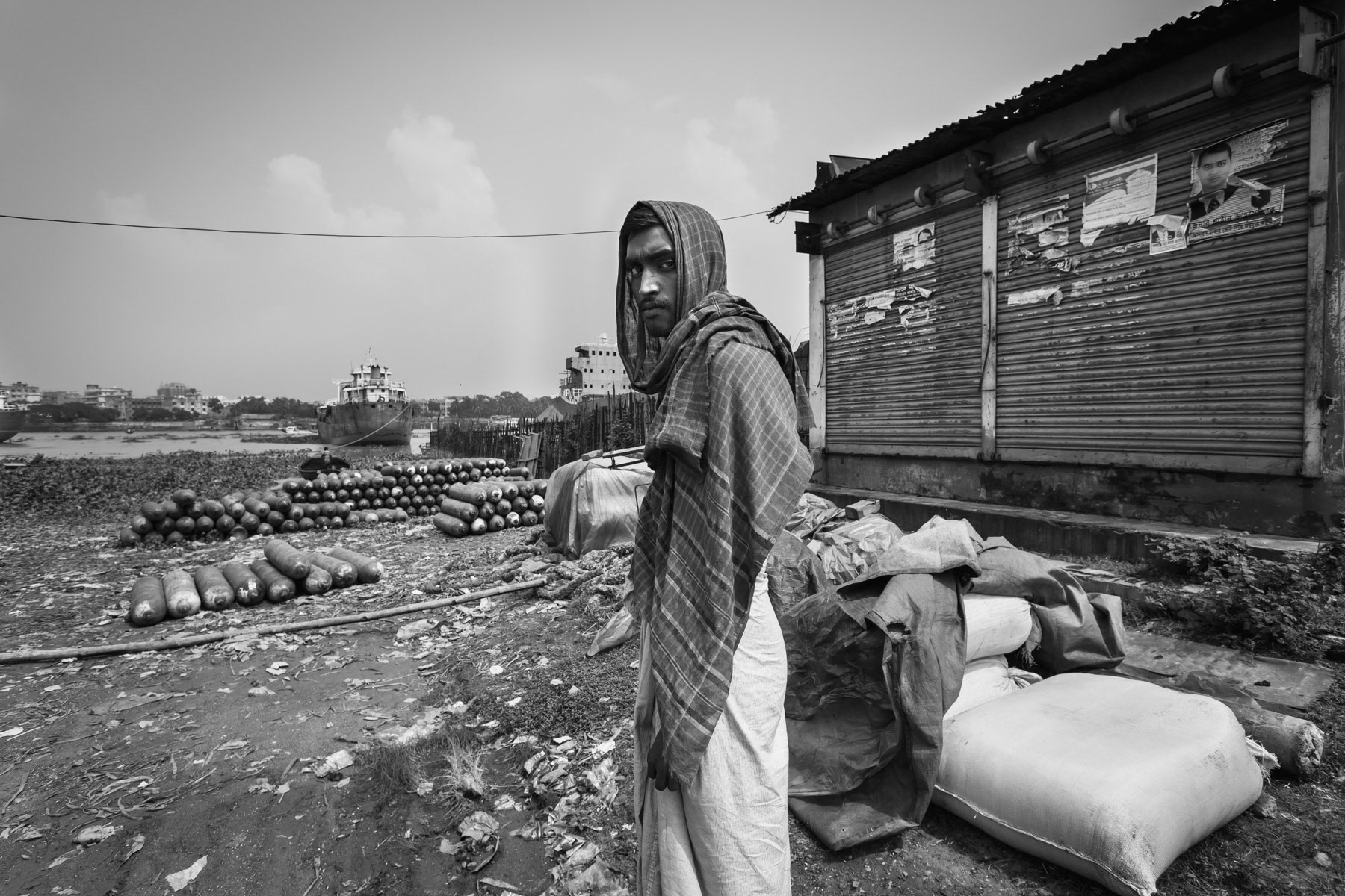 Shipyard worker, Dhaka, Bangladesh, October 2014