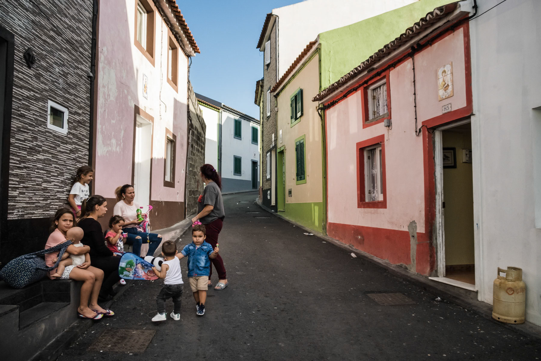 Late afternoon socialising. Fishermen neighborhood, Rabo de Peixe, Azores, September 2018