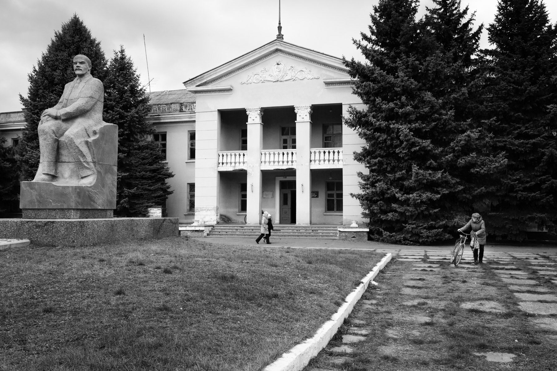 Town council with Lenin's statue, Ciobruci in Transnistria, December 2013