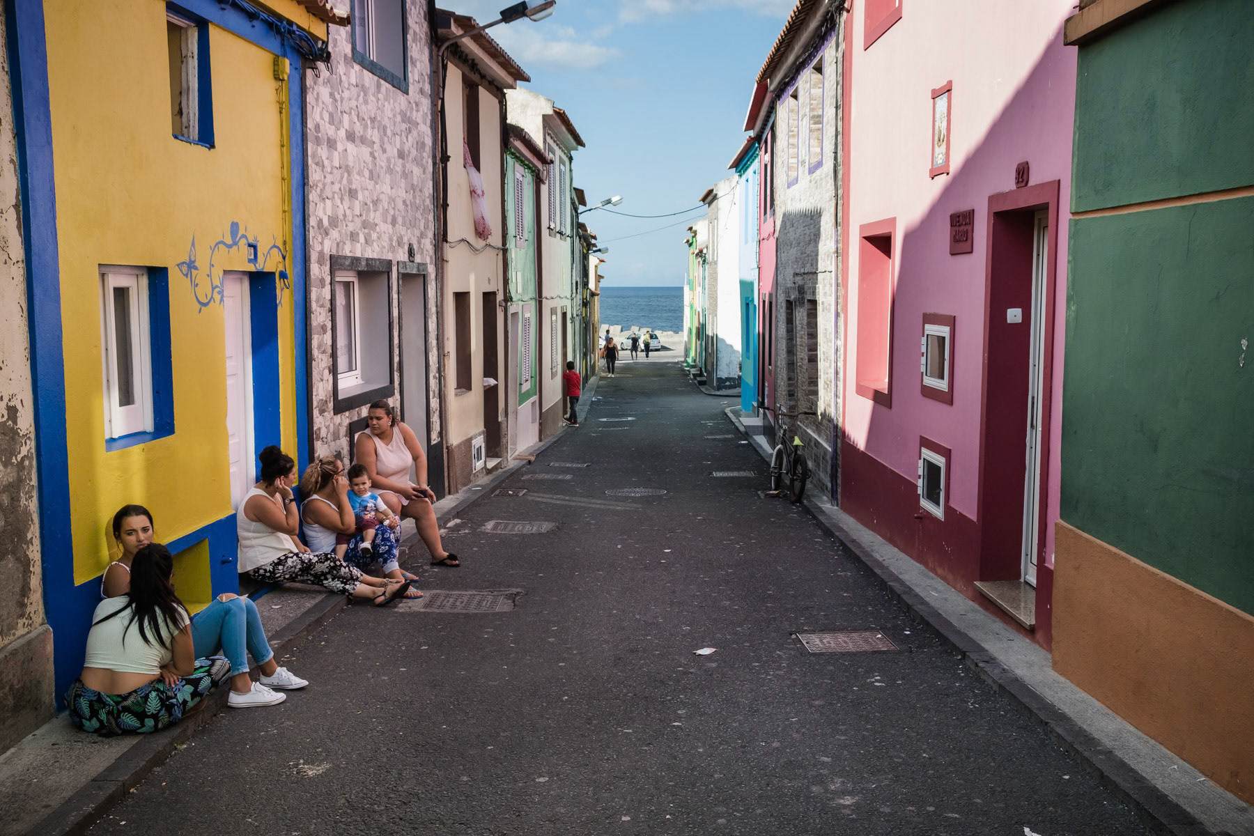 Late afternoon socialising. Fishermen neighborhood, Rabo de Peixe, Azores, September 2018