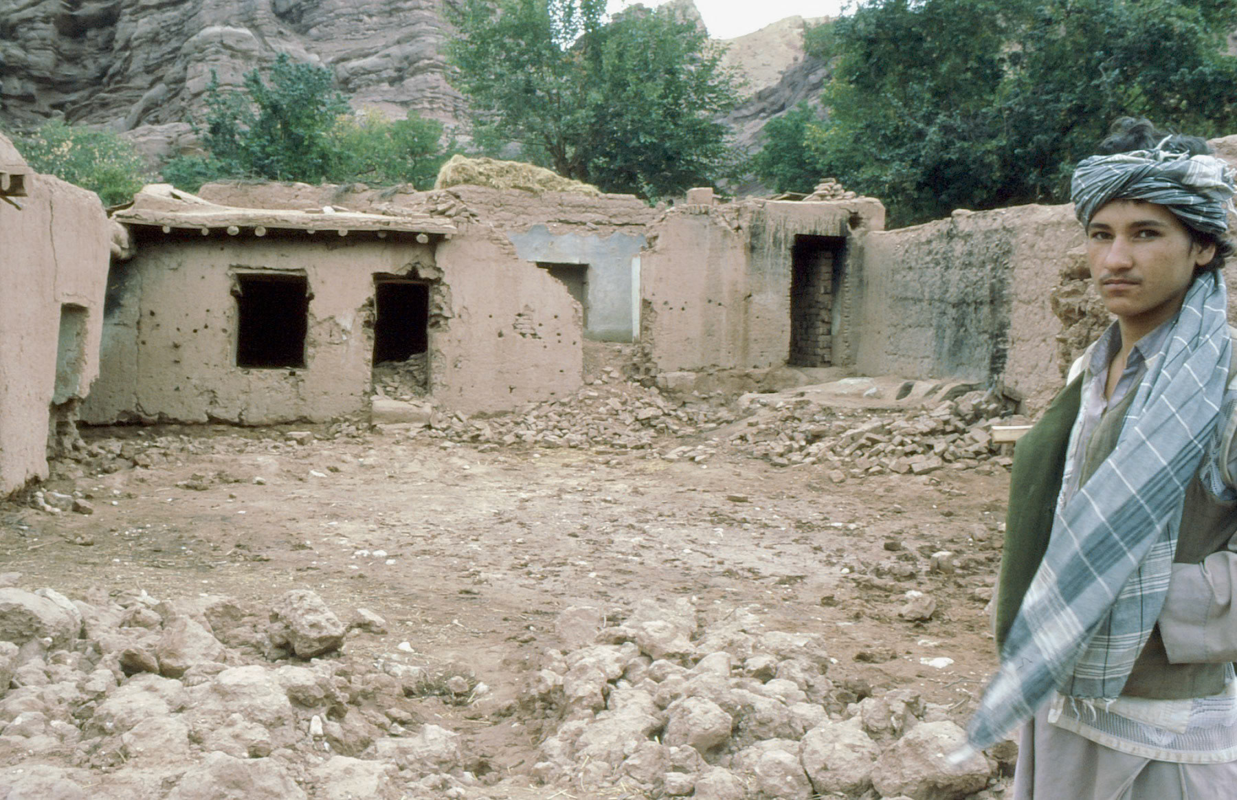 Afghan villagers in remote places of central Afghanistan, 1995