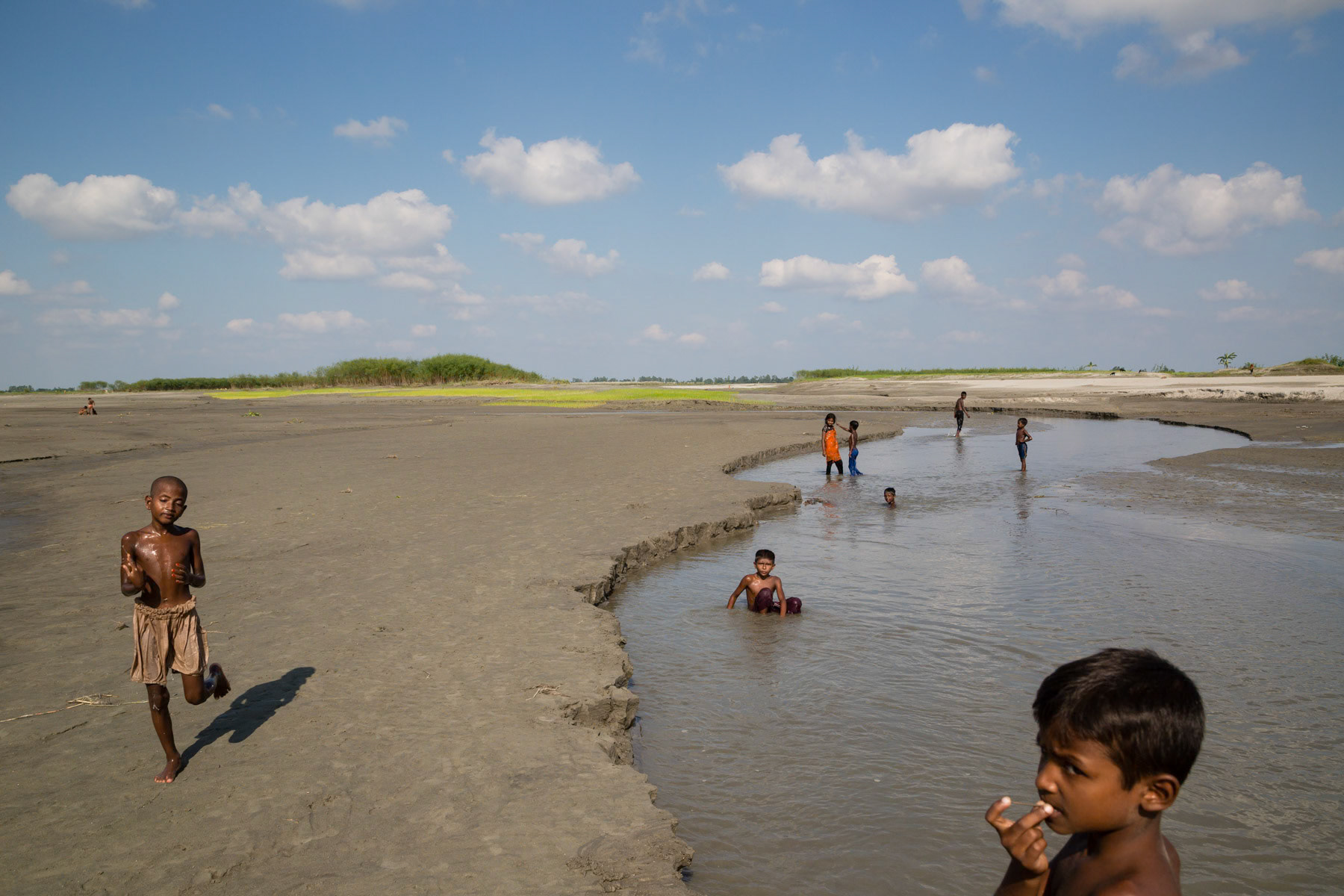 Char or silt island prone to systematic erosion and floods, Jamuna river chars, Sariakandi, Bangladesh, October 2014